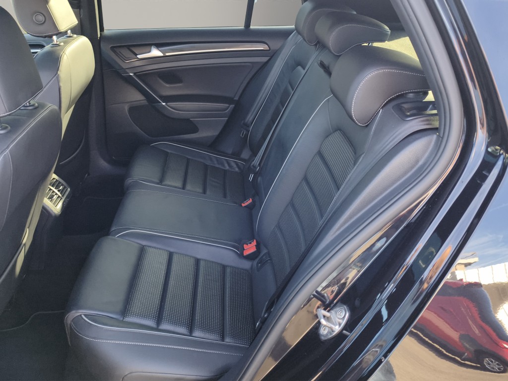 VW Golf VII 2.0 TSI R DSG 4motion-image-3