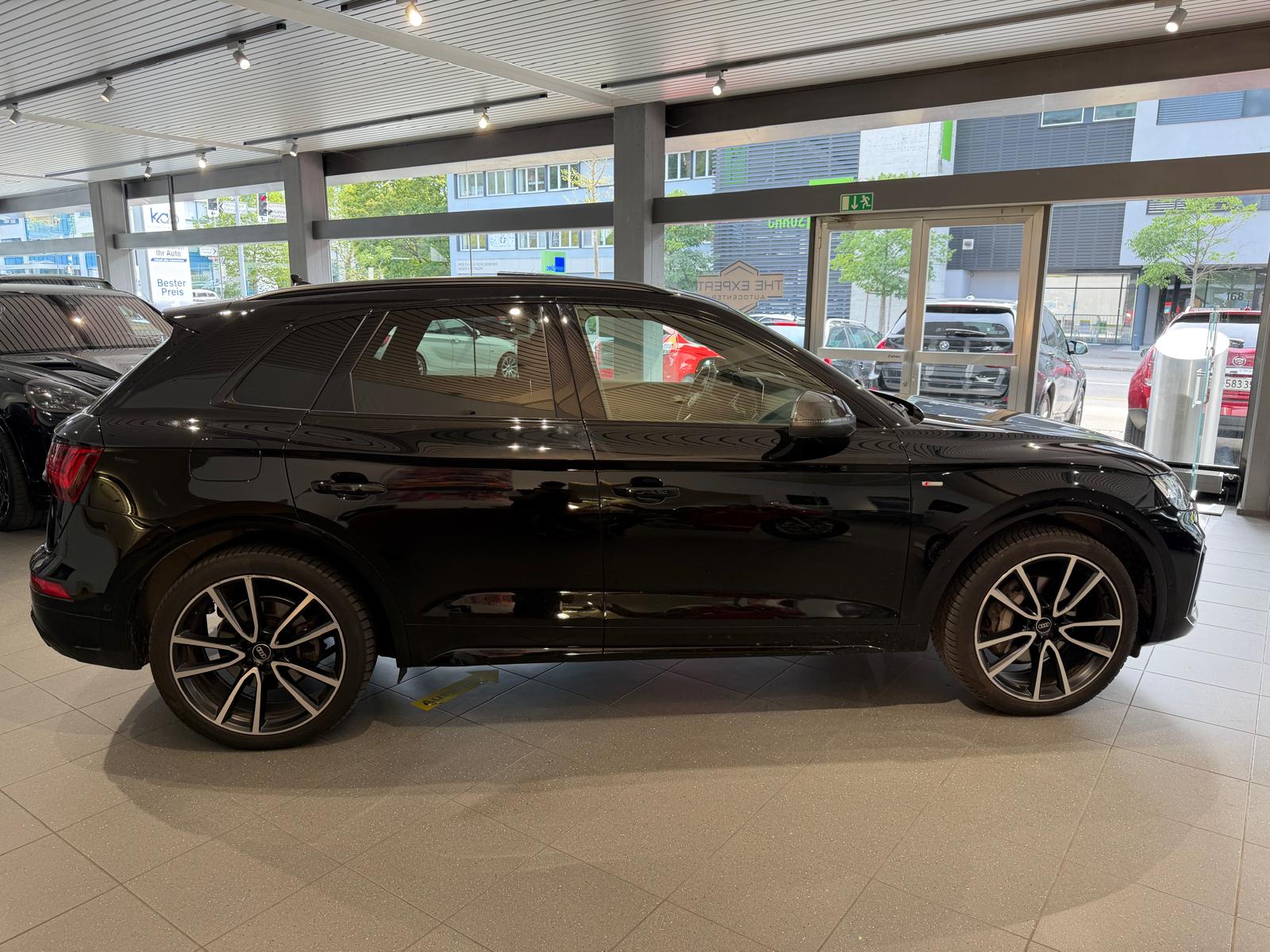 AUDI Q5 55 TFSI e PHEV S line quattro S-tronic-image-6