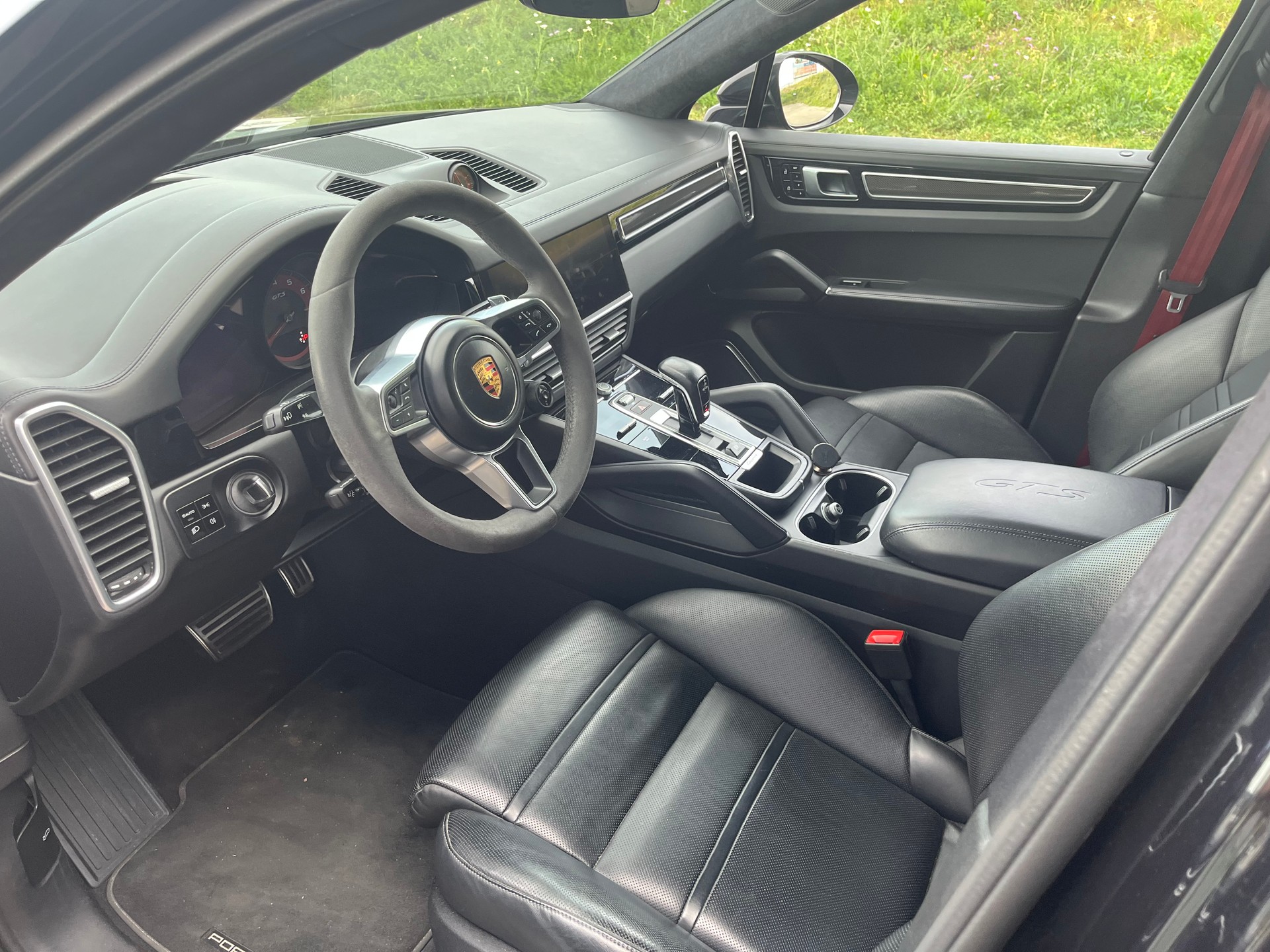 PORSCHE Cayenne GTS Coupé-image-6