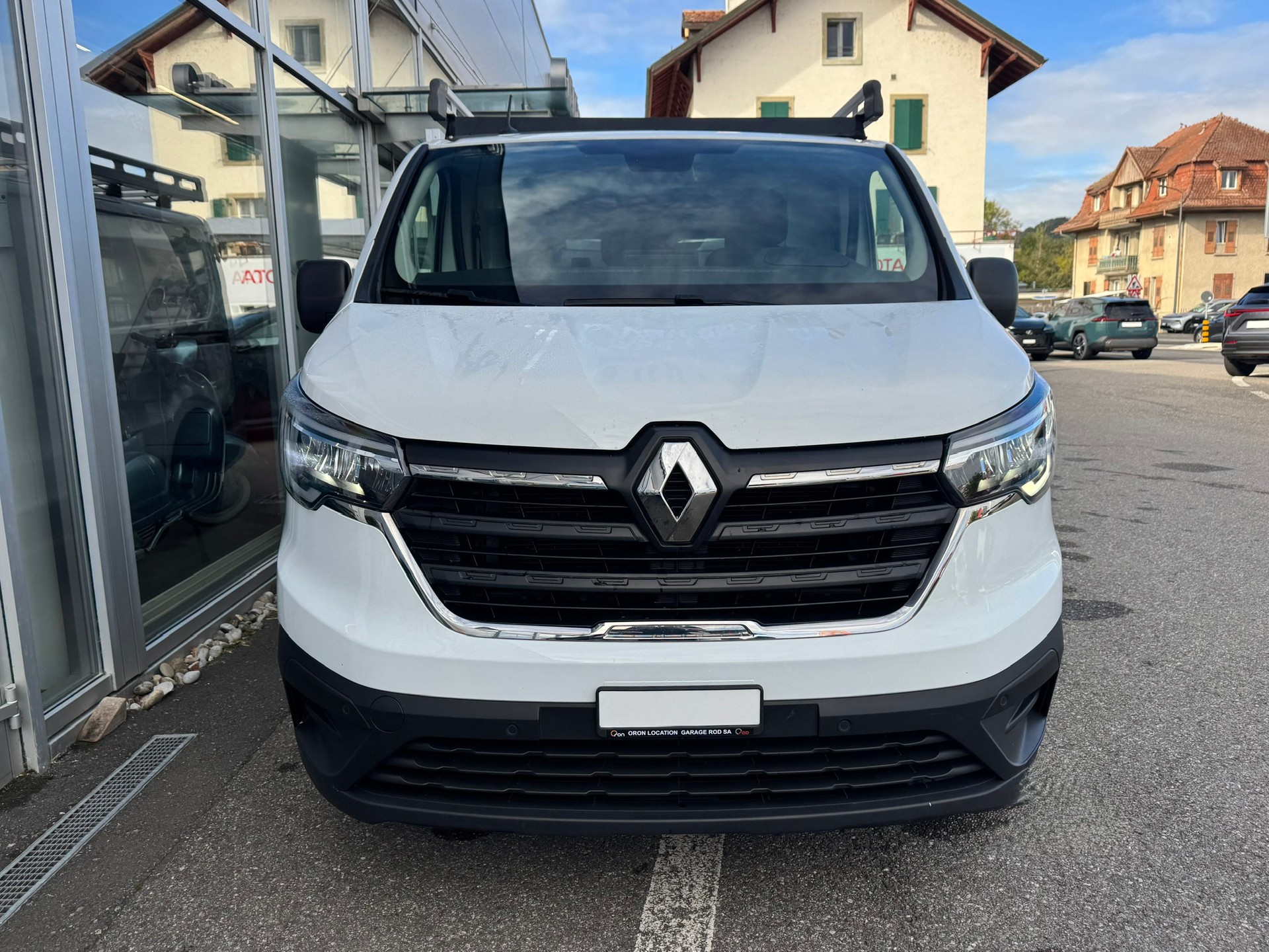 RENAULT Trafic 2.0 Blue dCi 170 Business L1H1 EN-image-1
