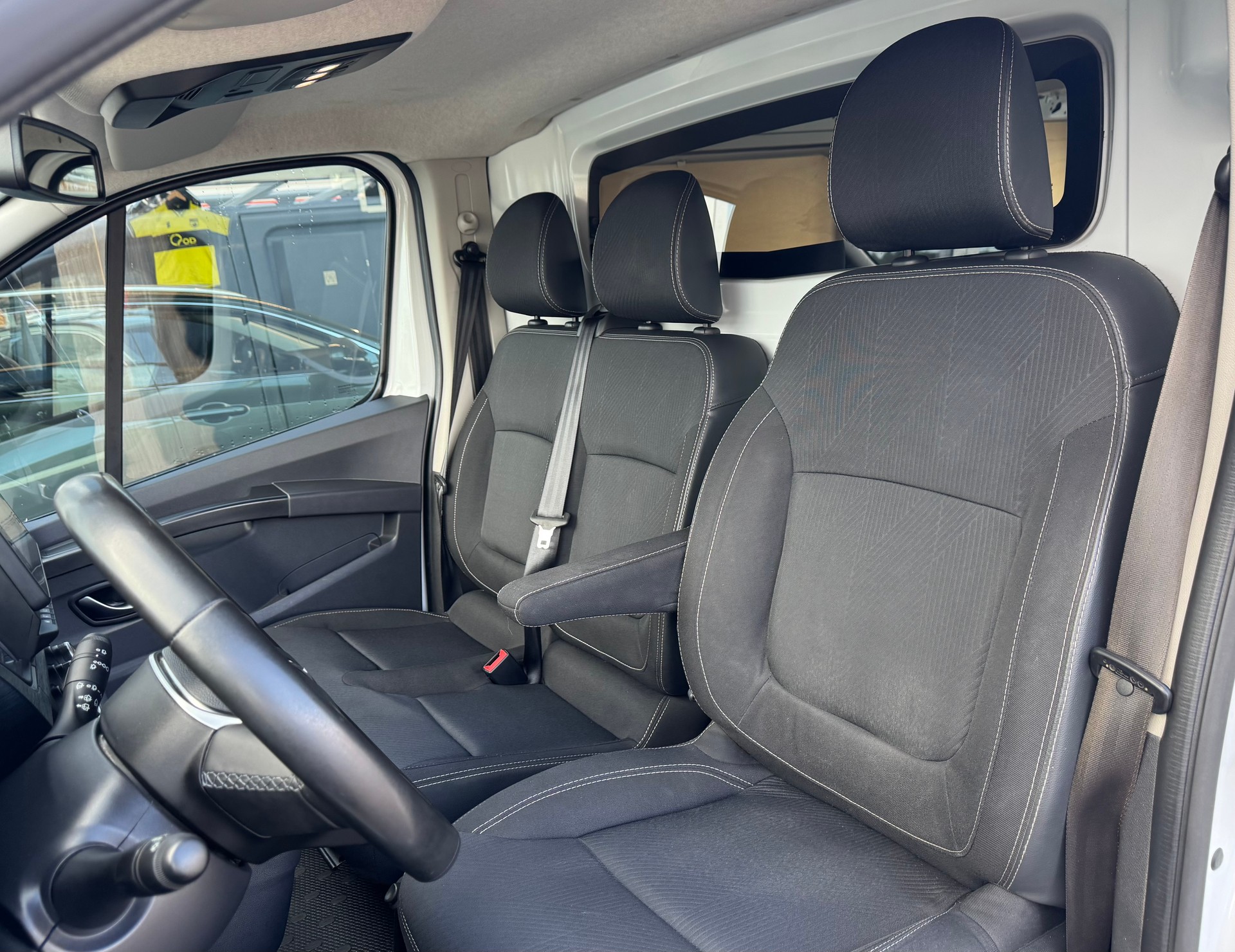 RENAULT Trafic 2.0 Blue dCi 170 Business L1H1 EN-image-10