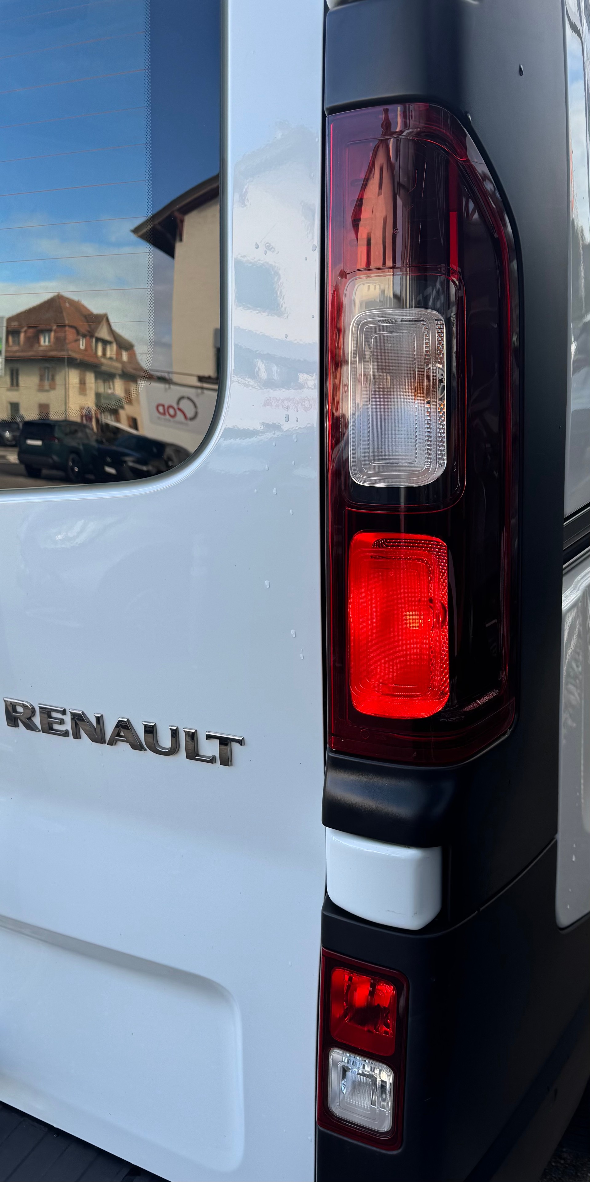 RENAULT Trafic 2.0 Blue dCi 170 Business L1H1 EN-image-6