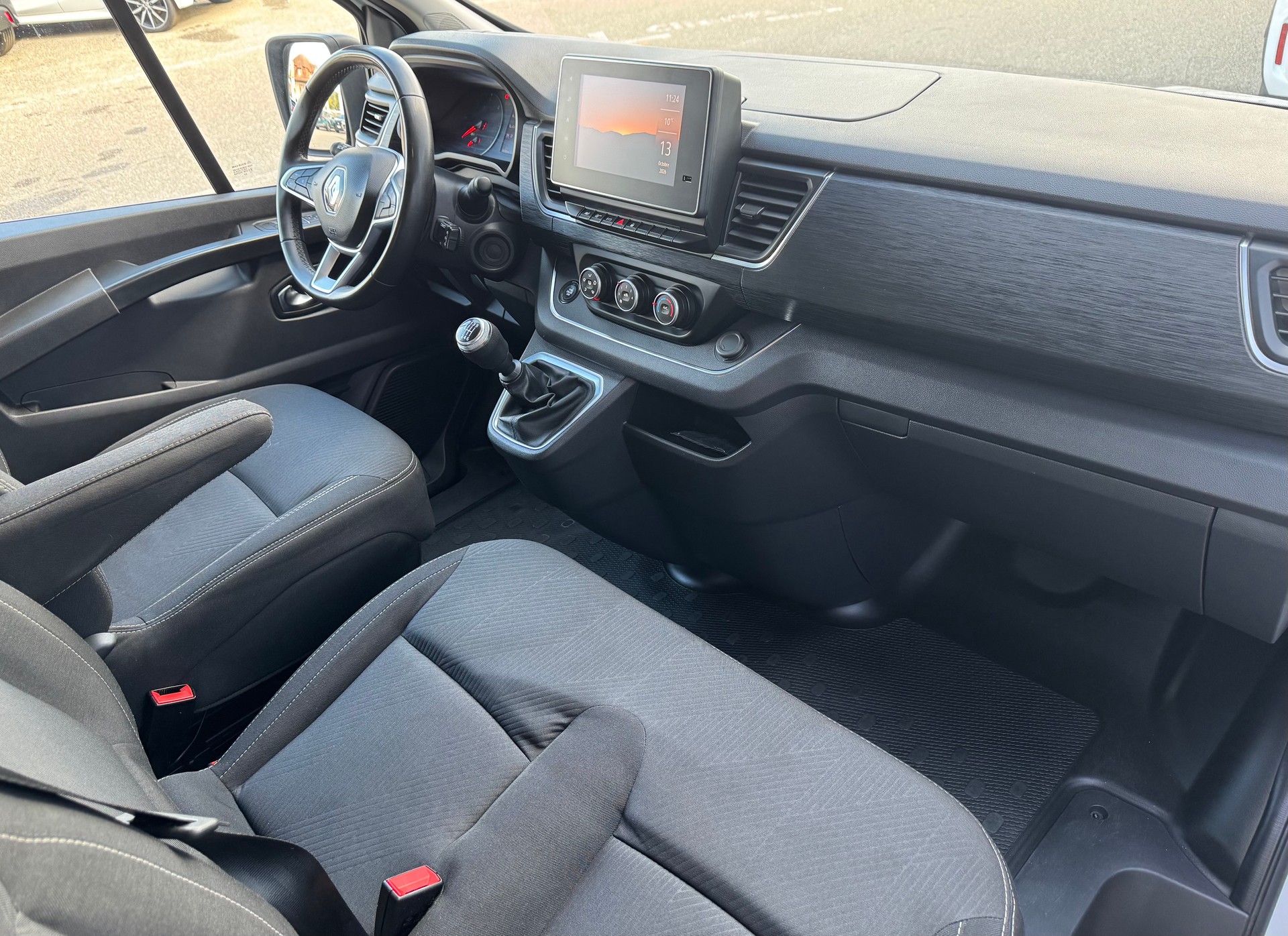 RENAULT Trafic 2.0 Blue dCi 170 Business L1H1 EN-image-9