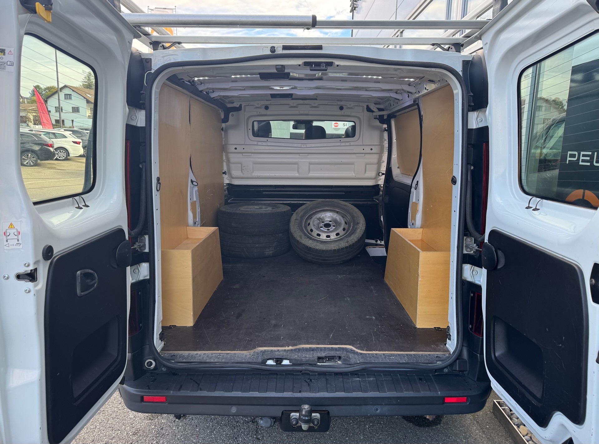 RENAULT Trafic 2.0 Blue dCi 170 Business L1H1 EN-image-7