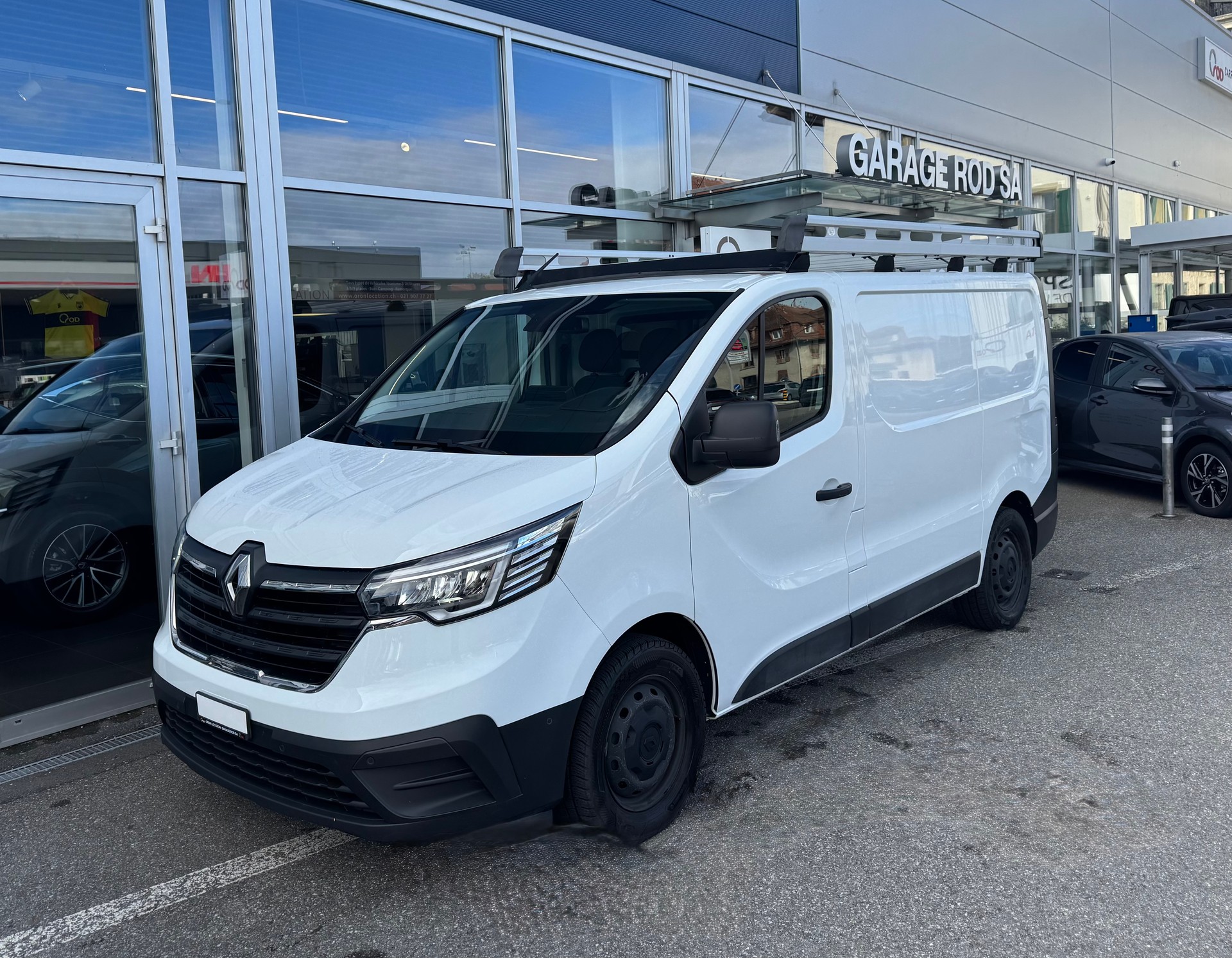RENAULT Trafic 2.0 Blue dCi 170 Business L1H1 EN-image-0