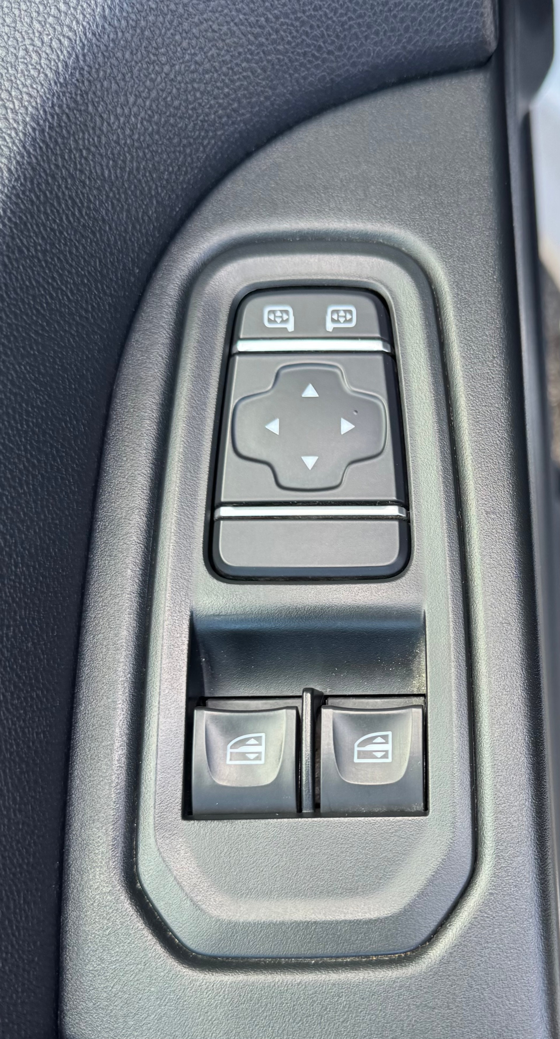 RENAULT Trafic 2.0 Blue dCi 170 Business L1H1 EN-image-16