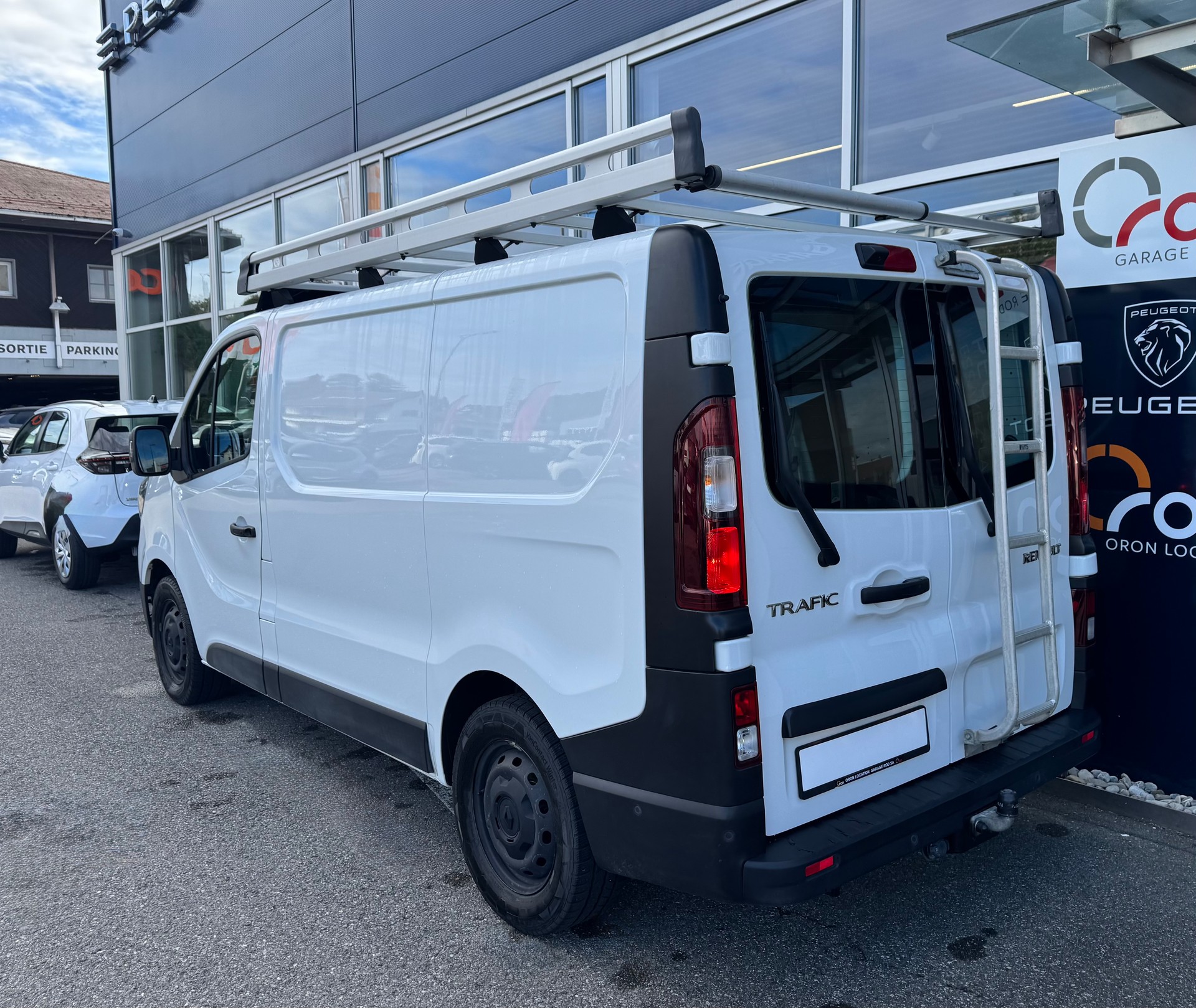 RENAULT Trafic 2.0 Blue dCi 170 Business L1H1 EN-image-5
