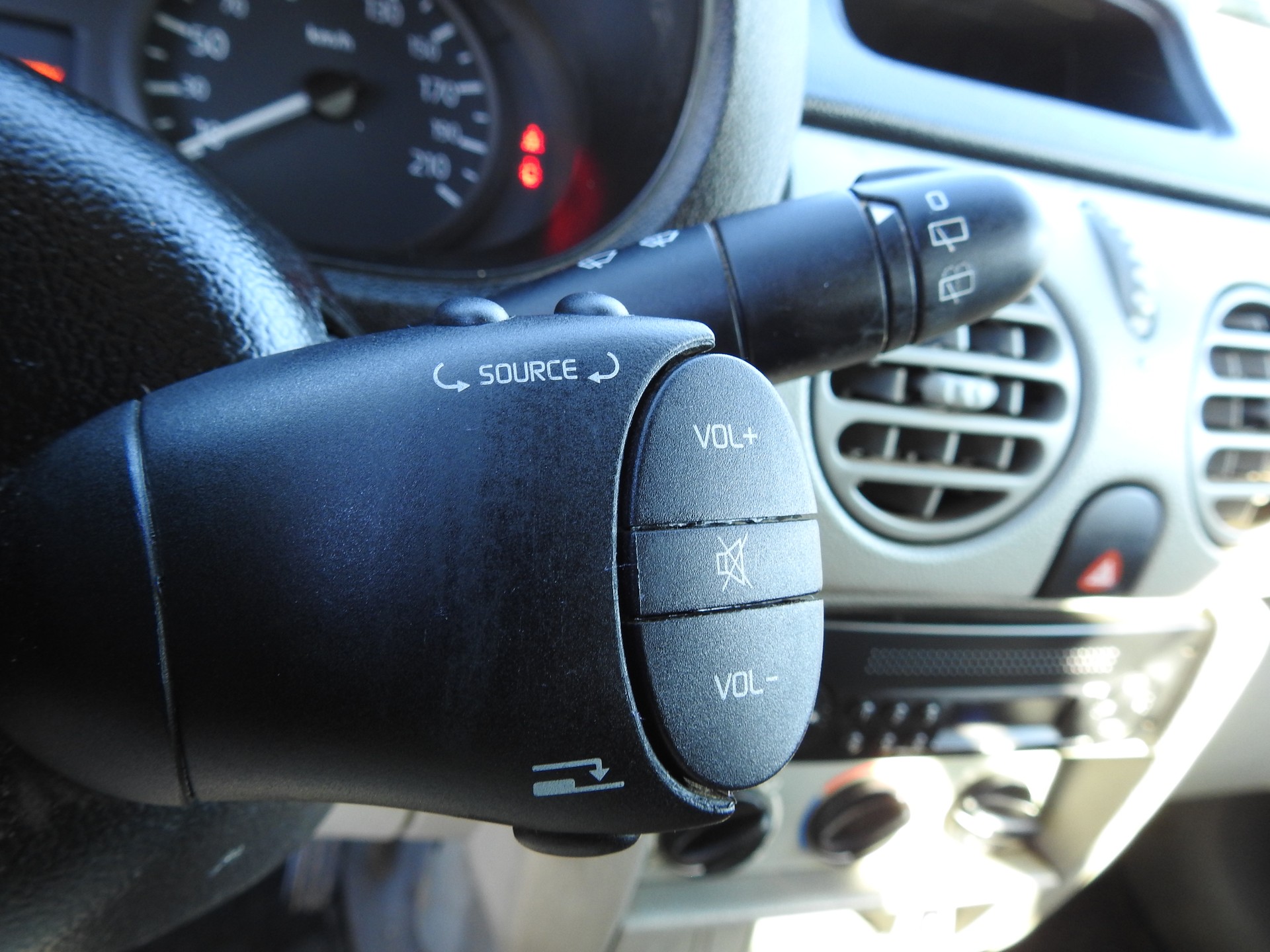 RENAULT Kangoo 1.5 dCi-image-22