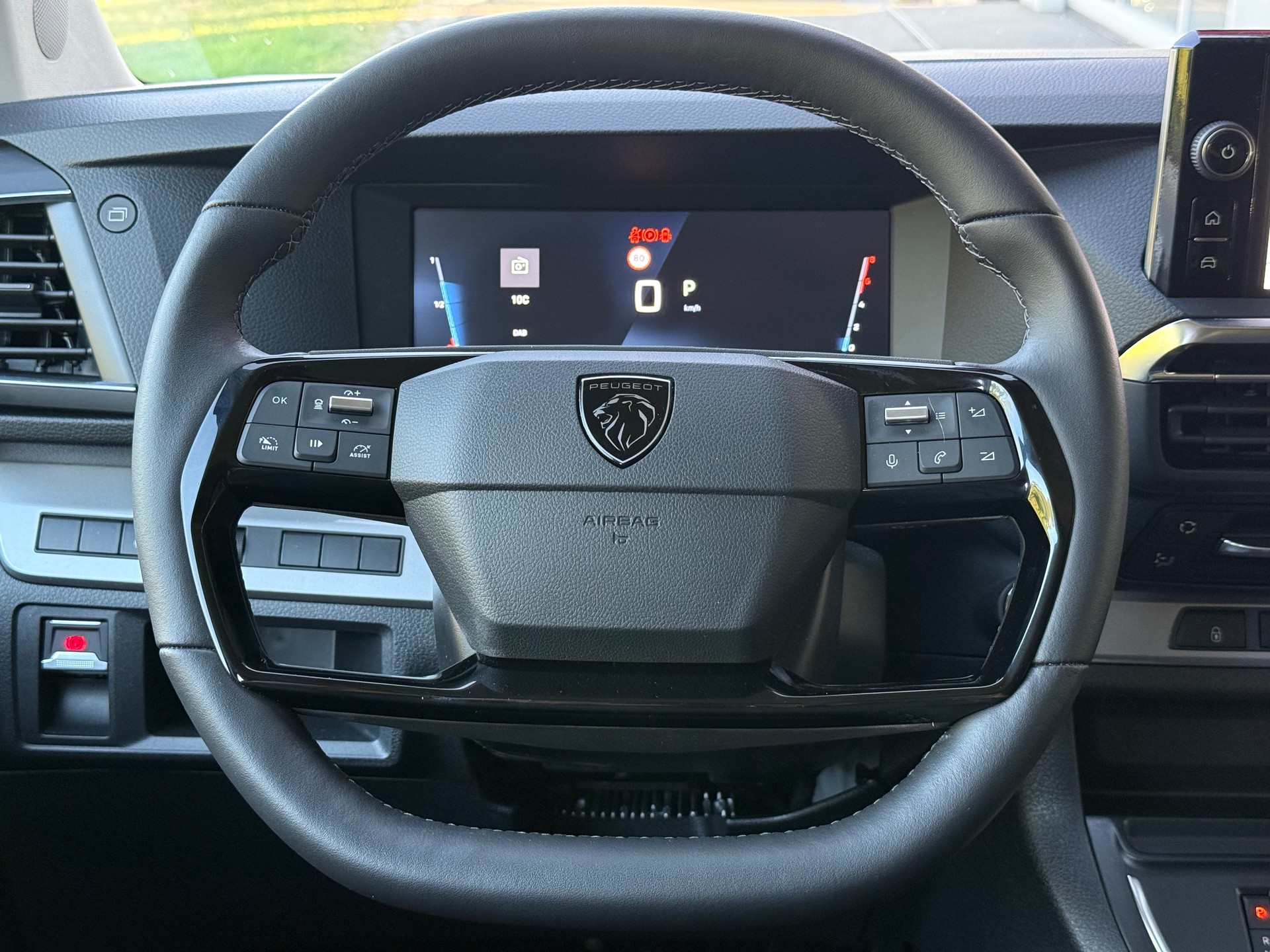 PEUGEOT Traveller 2.2 BlueHDi Business VIP Standard EAT8-image-16