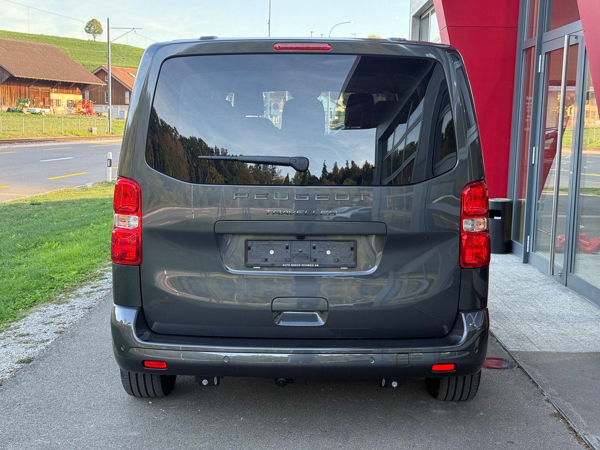 PEUGEOT Traveller 2.2 BlueHDi Business VIP Standard EAT8-image-4