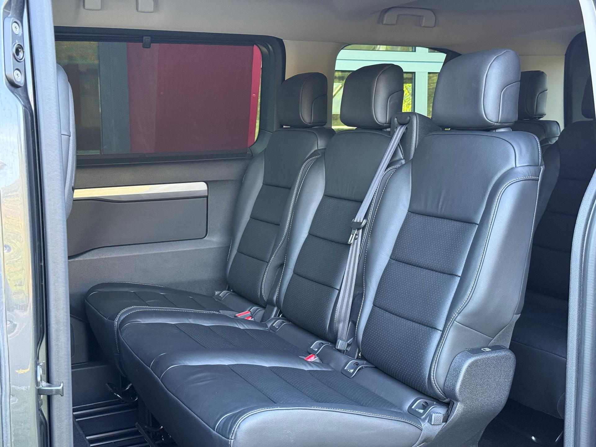 PEUGEOT Traveller 2.2 BlueHDi Business VIP Standard EAT8-image-9