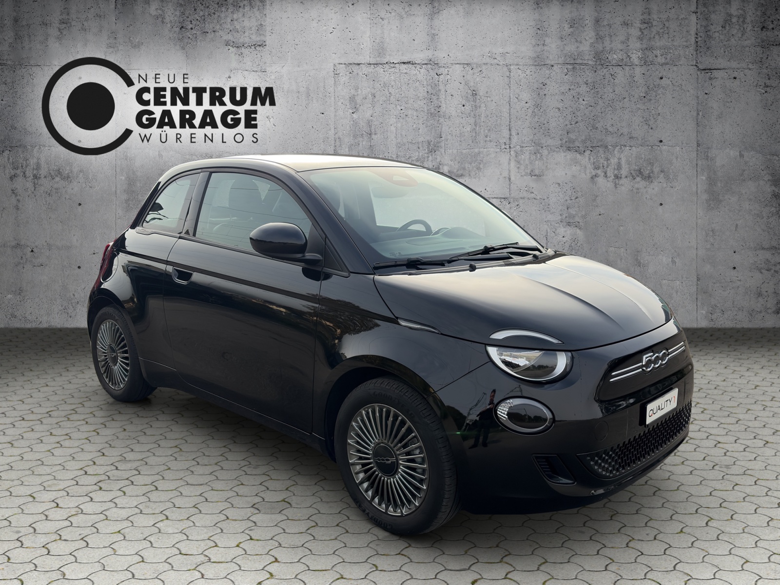 FIAT 500 electric 87 kW Icon-showroom-element-1
