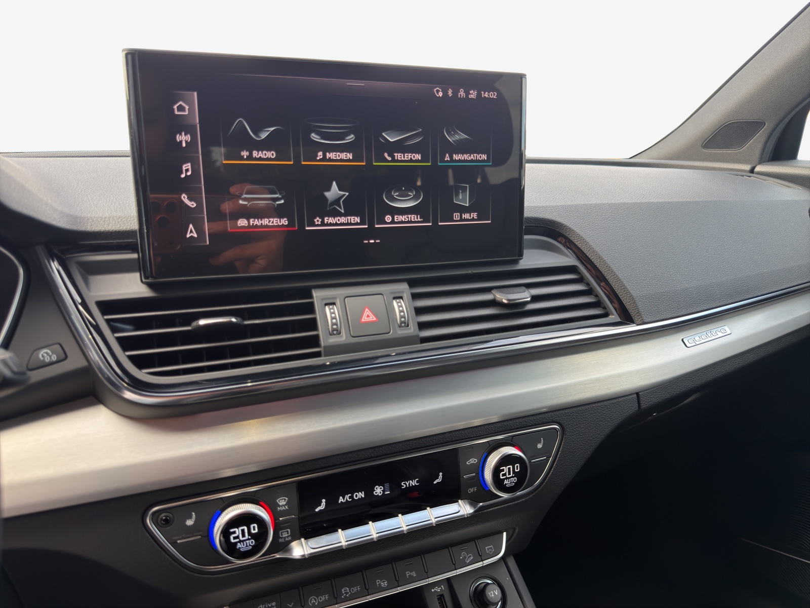 AUDI Q5 40 TDI Black Edition quattro S-tronic-image-10