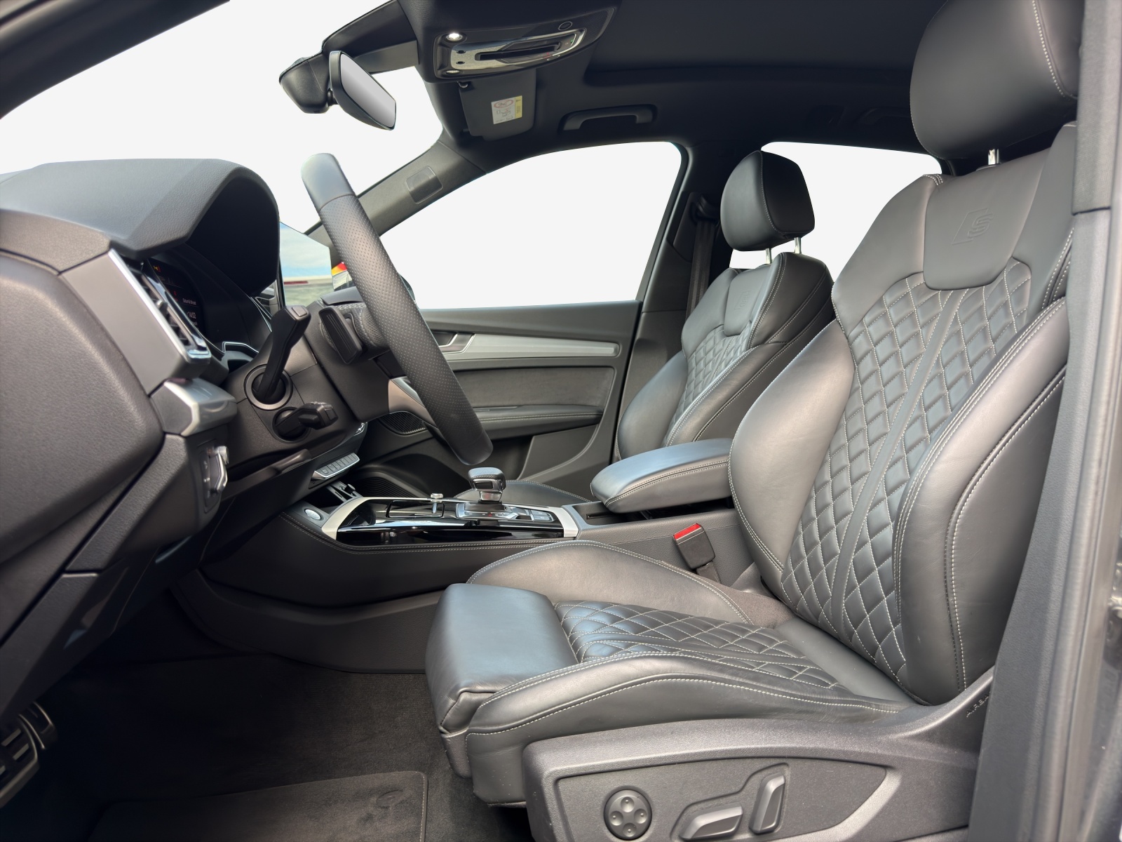 AUDI Q5 40 TDI Black Edition quattro S-tronic-image-7