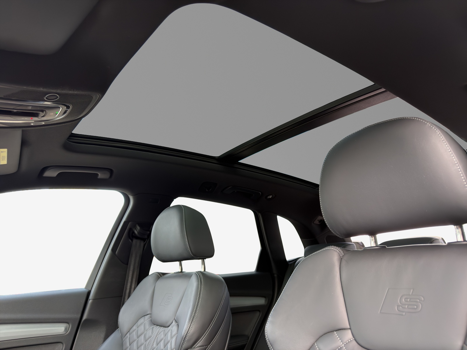 AUDI Q5 40 TDI Black Edition quattro S-tronic-image-14