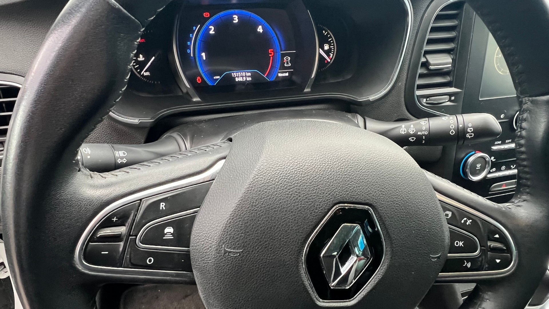 RENAULT Mégane Grandtour 1.5 dCi GT Line EDC-image-13