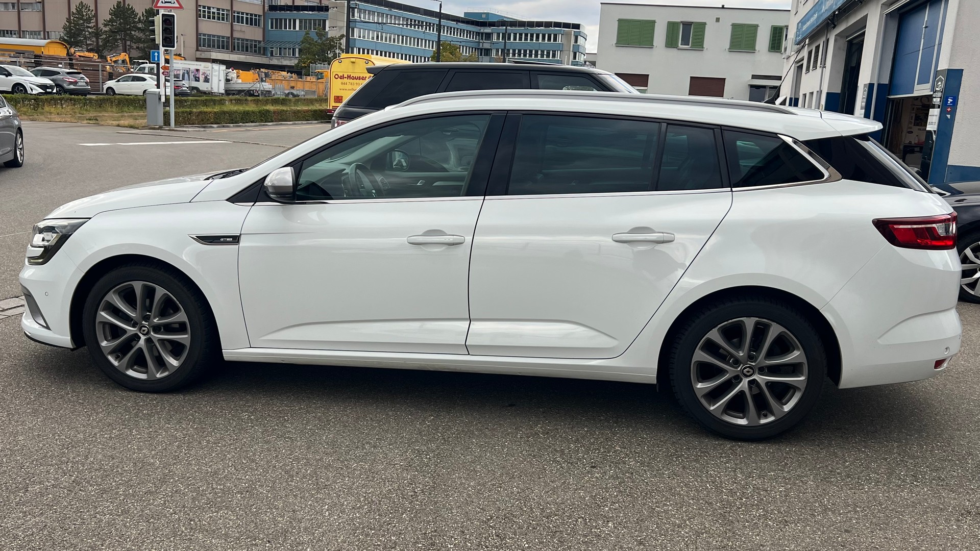 RENAULT Mégane Grandtour 1.5 dCi GT Line EDC-image-9