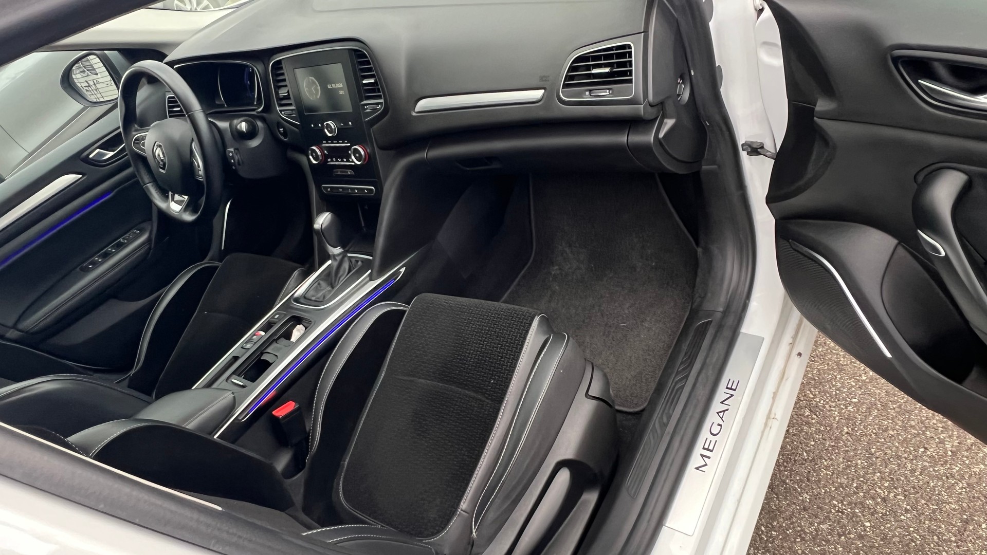RENAULT Mégane Grandtour 1.5 dCi GT Line EDC-image-14