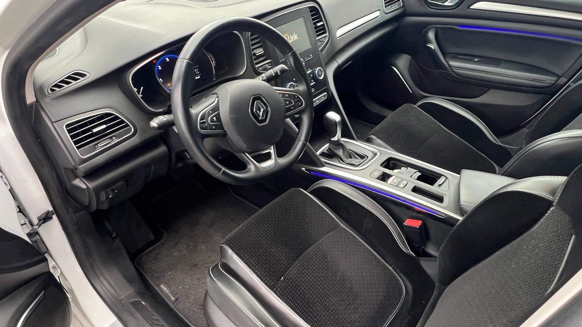 RENAULT Mégane Grandtour 1.5 dCi GT Line EDC-image-11
