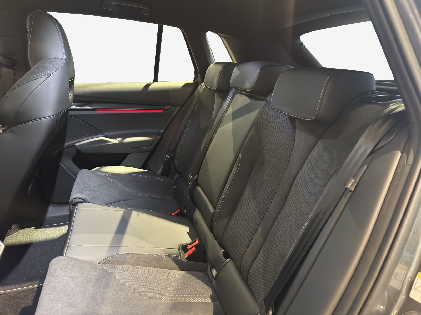 SKODA Elroq 85x Sportline 4x4-image-11