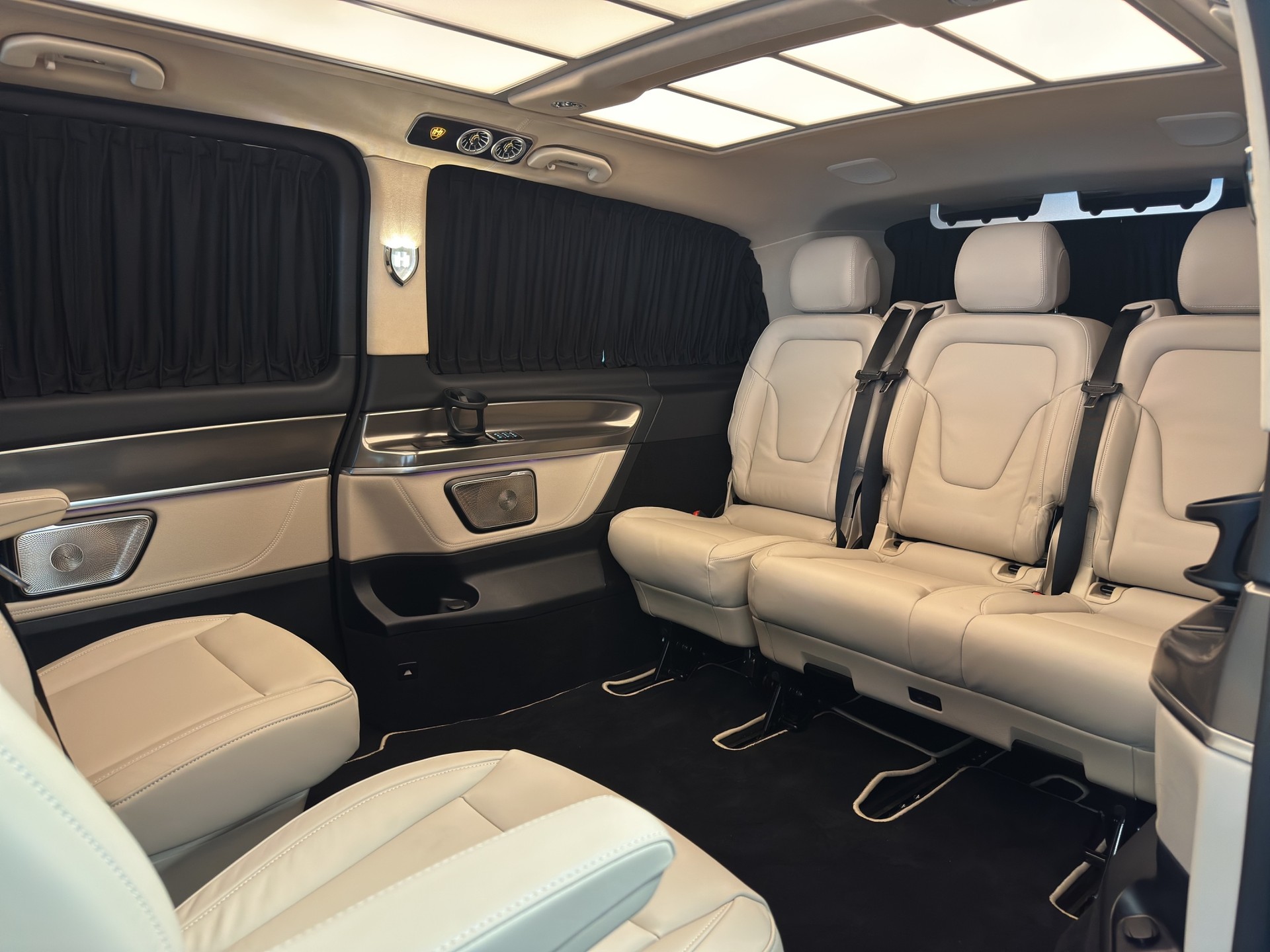 MERCEDES-BENZ MERCEDES-BENZ V 300 d Extra-Lang 4matic Exclusive FALCON AVERS V.I.P-showroom-element-1