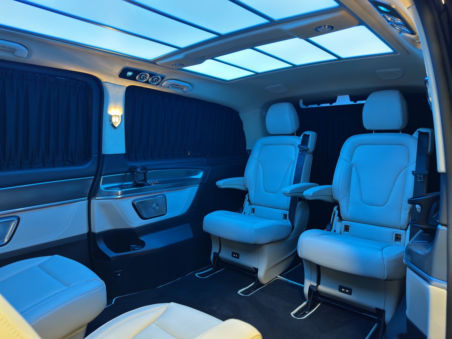 MERCEDES-BENZ MERCEDES-BENZ V 300 d Extra-Lang 4matic Exclusive FALCON AVERS V.I.P-showroom-element-2