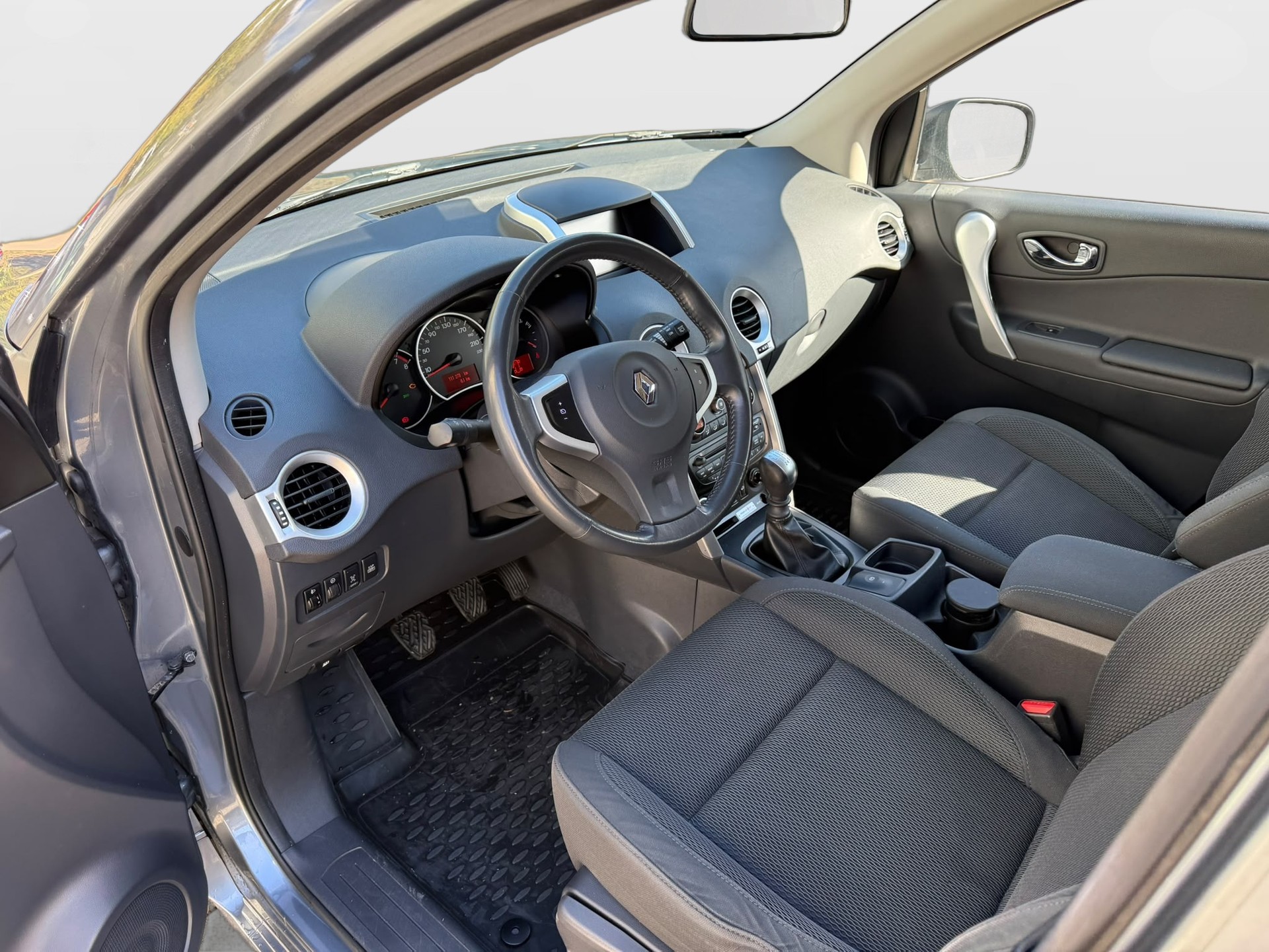 RENAULT Koleos 2.5 Dynamique Elégance 4x4-image-7