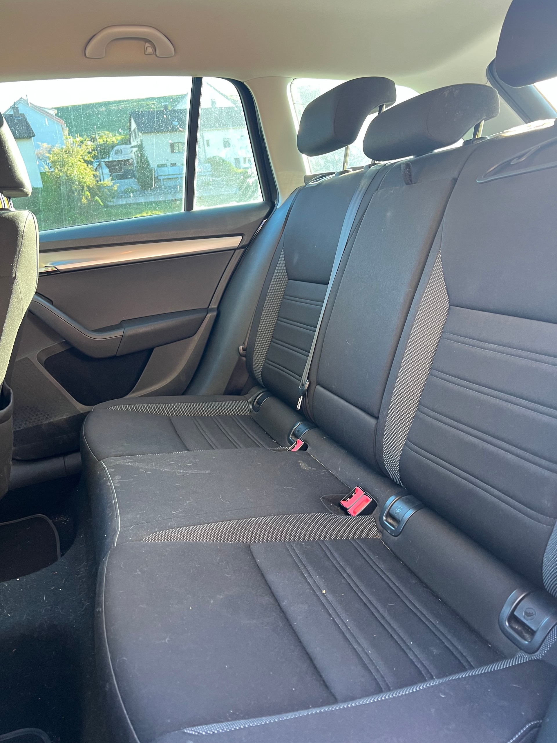 SKODA Octavia Combi 2.0 TDI Ambition DSG-image-11