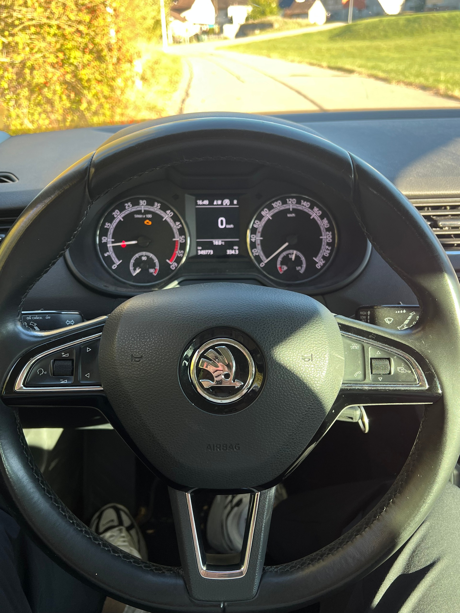 SKODA Octavia Combi 2.0 TDI Ambition DSG-image-8