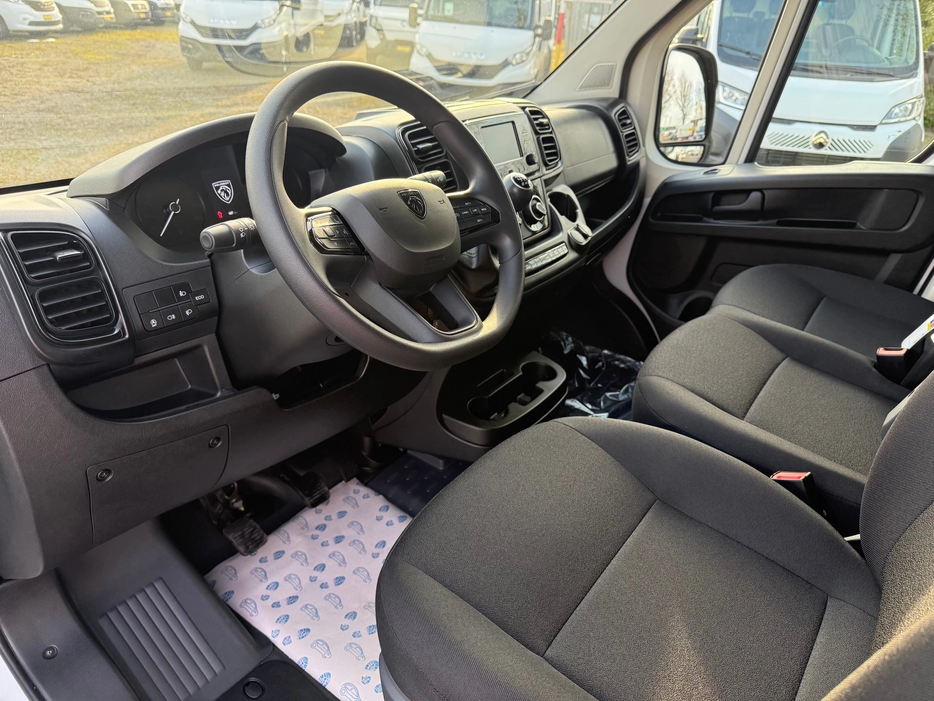 PEUGEOT Boxer 335 2.2 BlueHDI 140 L3H2 AKTION-image-7