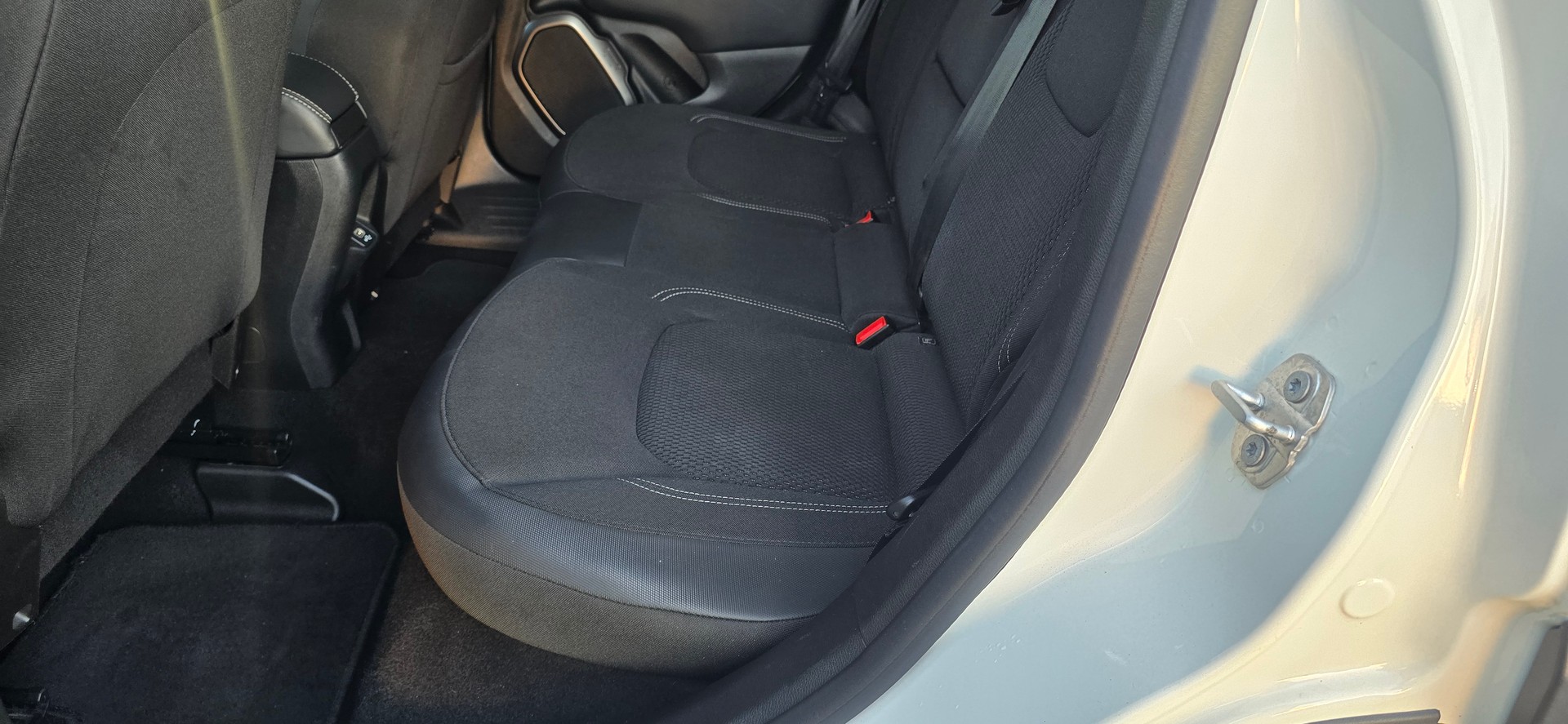 JEEP Renegade 1.3 GSE Turbo Limited-image-9