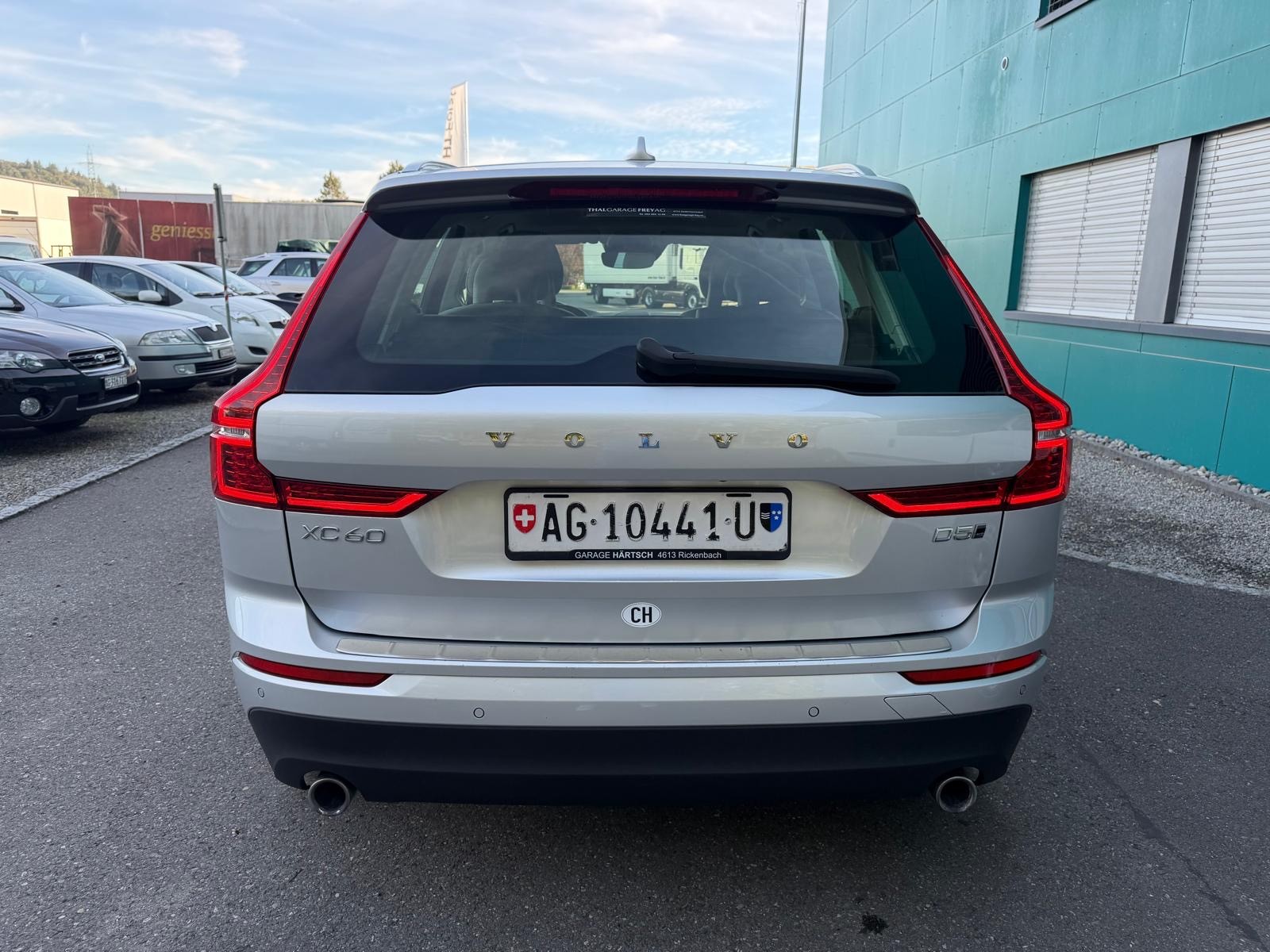 VOLVO XC60 D5 AWD Momentum Geartronic-image-3