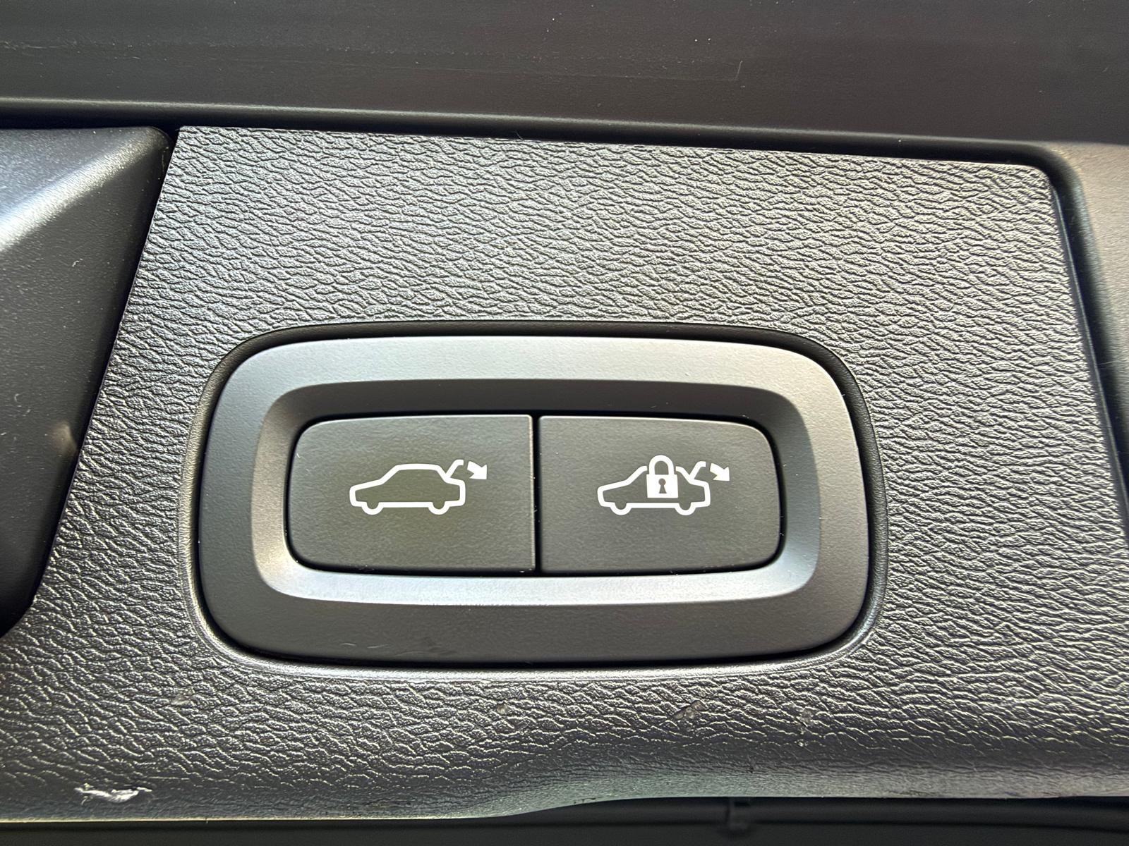 VOLVO XC60 D5 AWD Momentum Geartronic-image-13