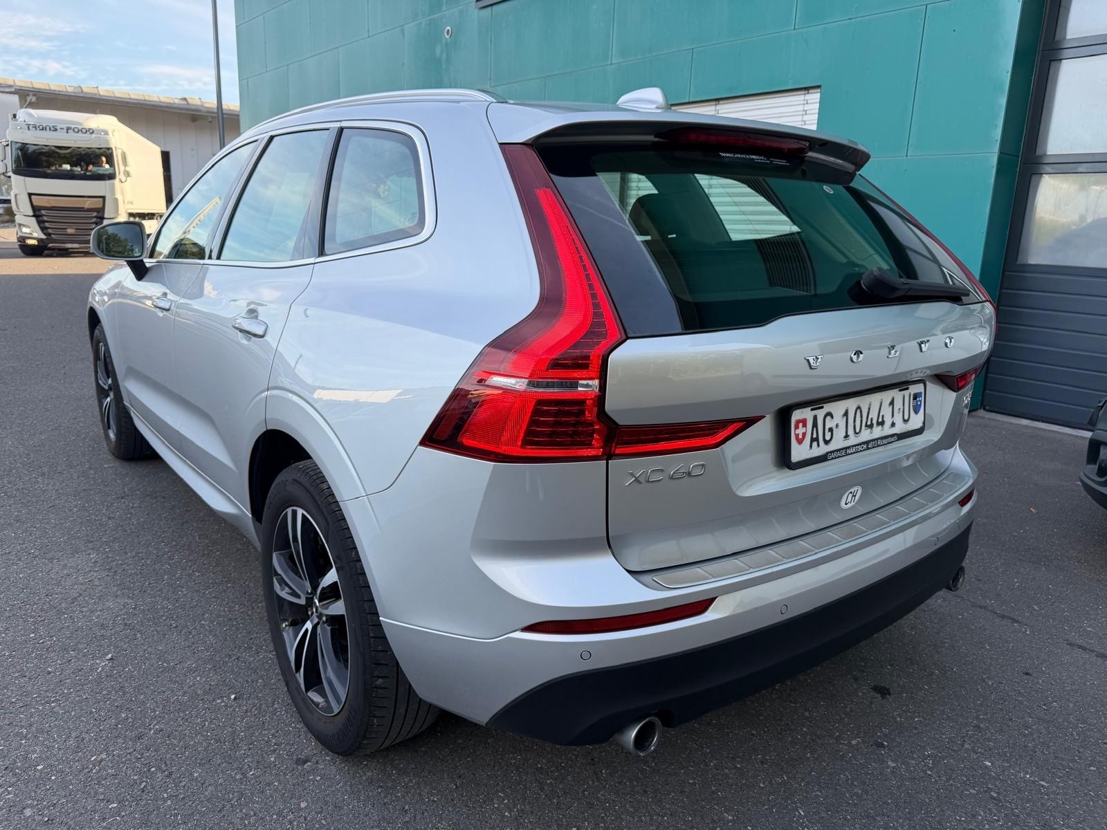 VOLVO XC60 D5 AWD Momentum Geartronic-image-2
