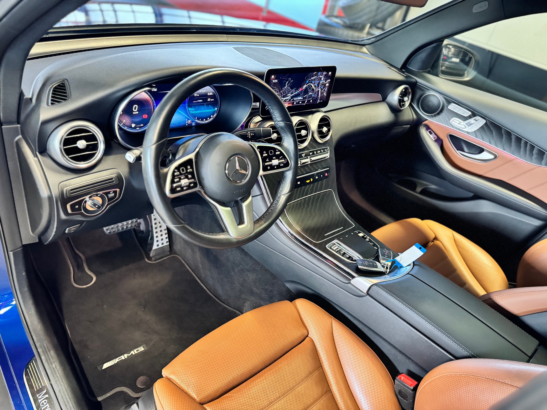 MERCEDES-BENZ GLC 400 d 4Matic AMG Line Plus 9G-Tronic-image-12