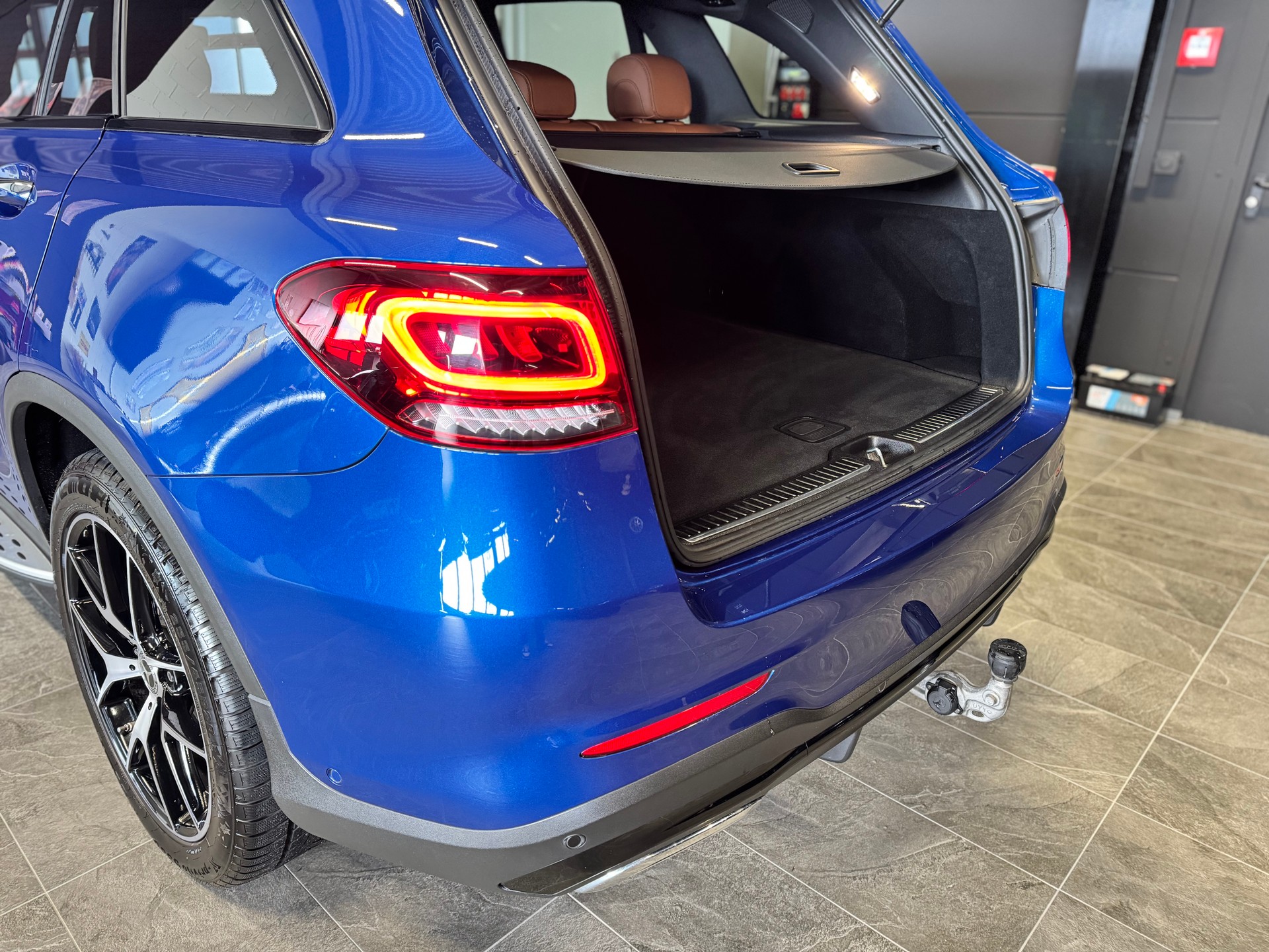 MERCEDES-BENZ GLC 400 d 4Matic AMG Line Plus 9G-Tronic-image-15