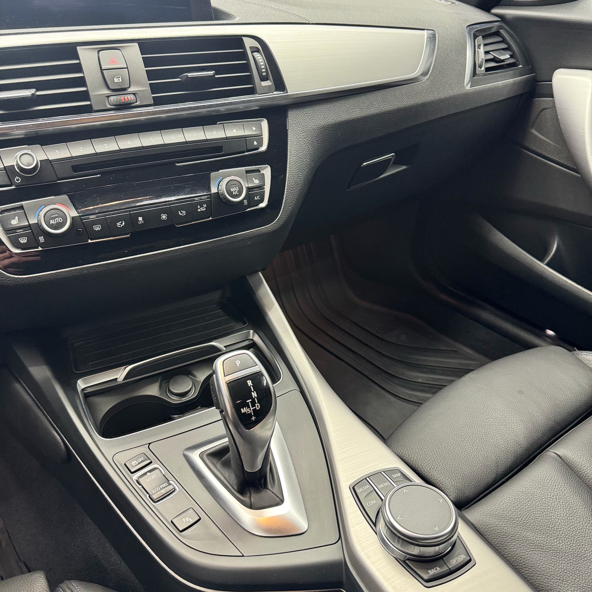 BMW M140i xDrive Steptronic-image-12