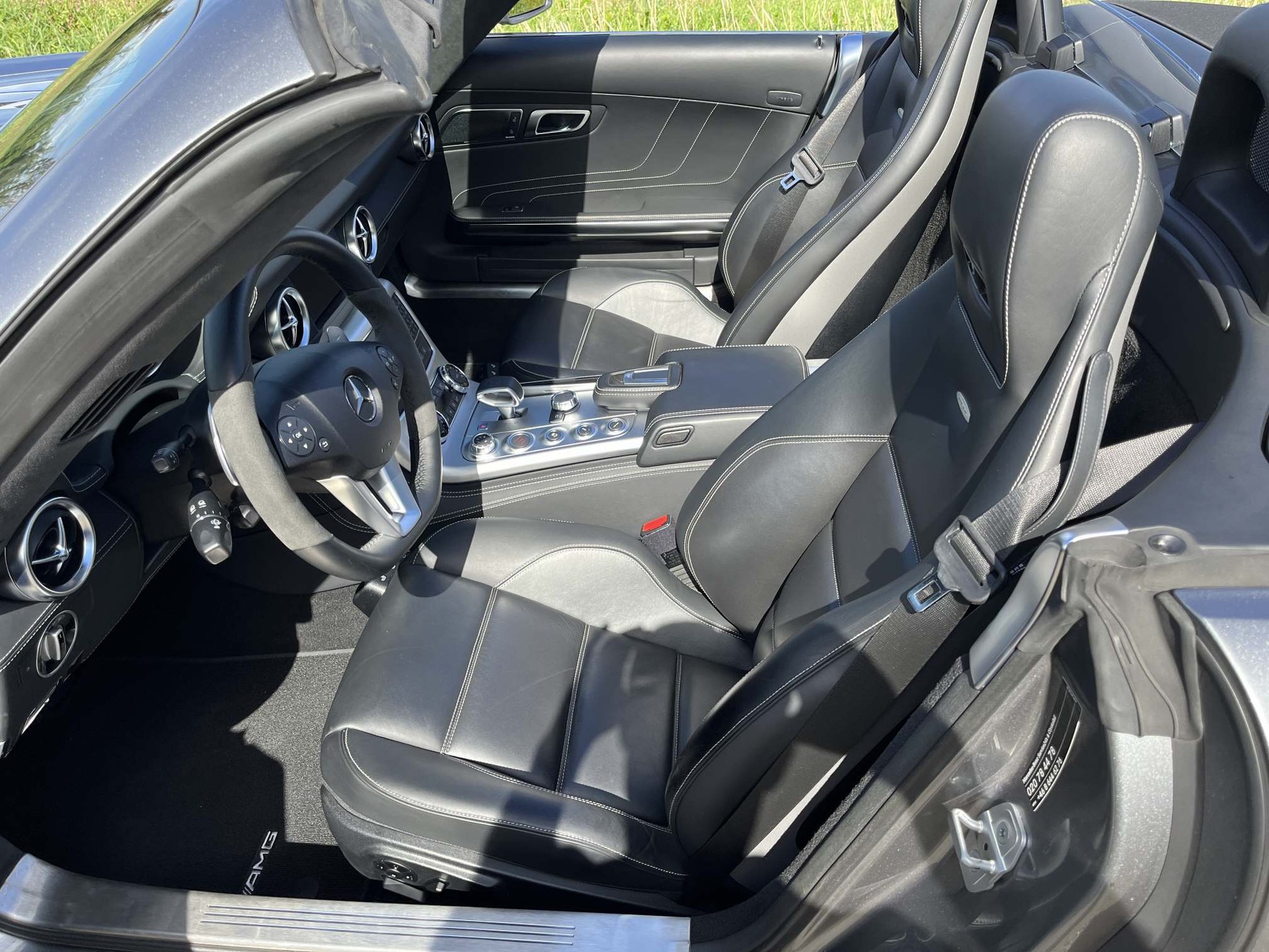 MERCEDES-BENZ SLS AMG Roadster-image-7