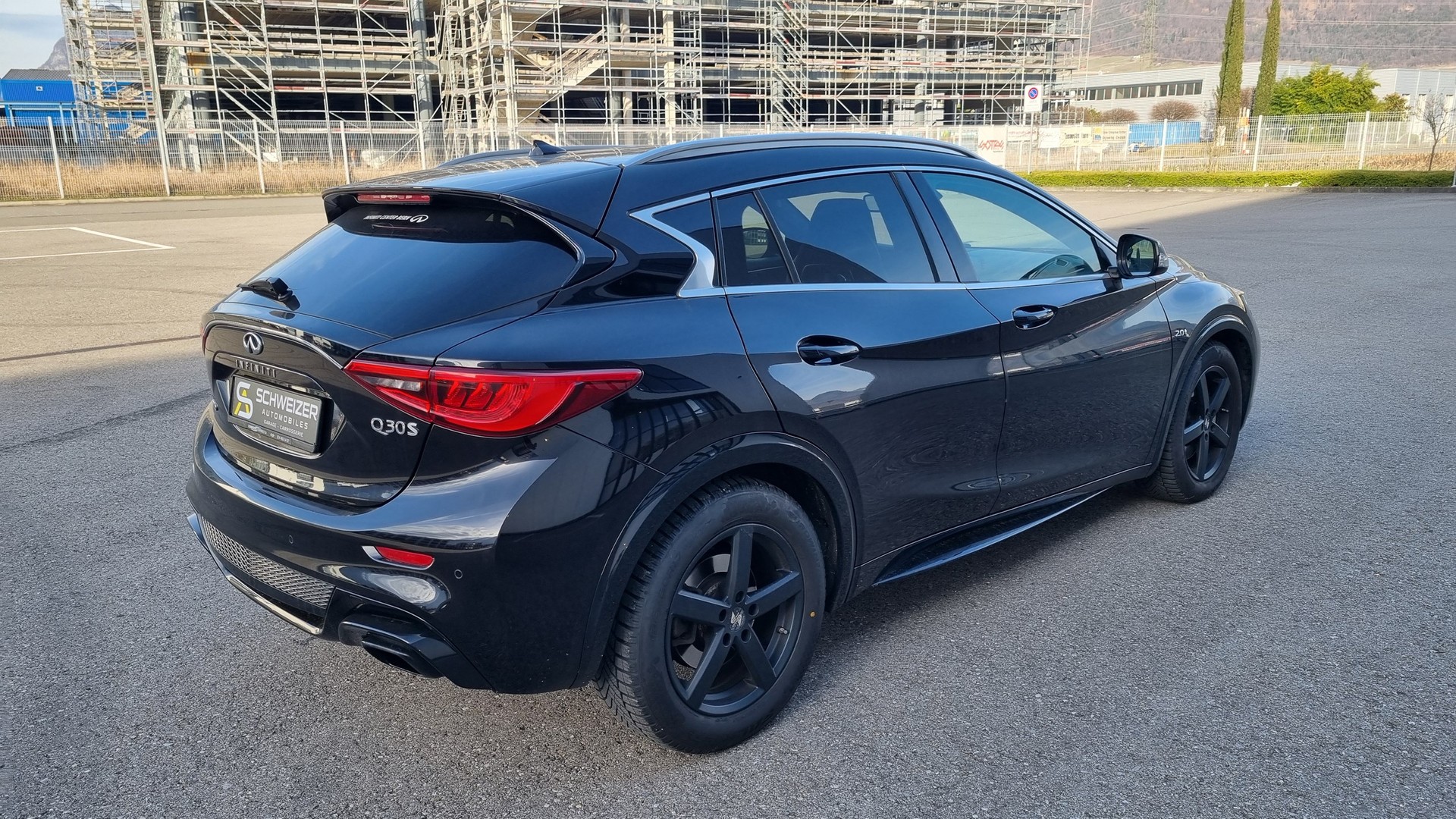 INFINITI Q30 2.0t Sport AWD DCT-image-4