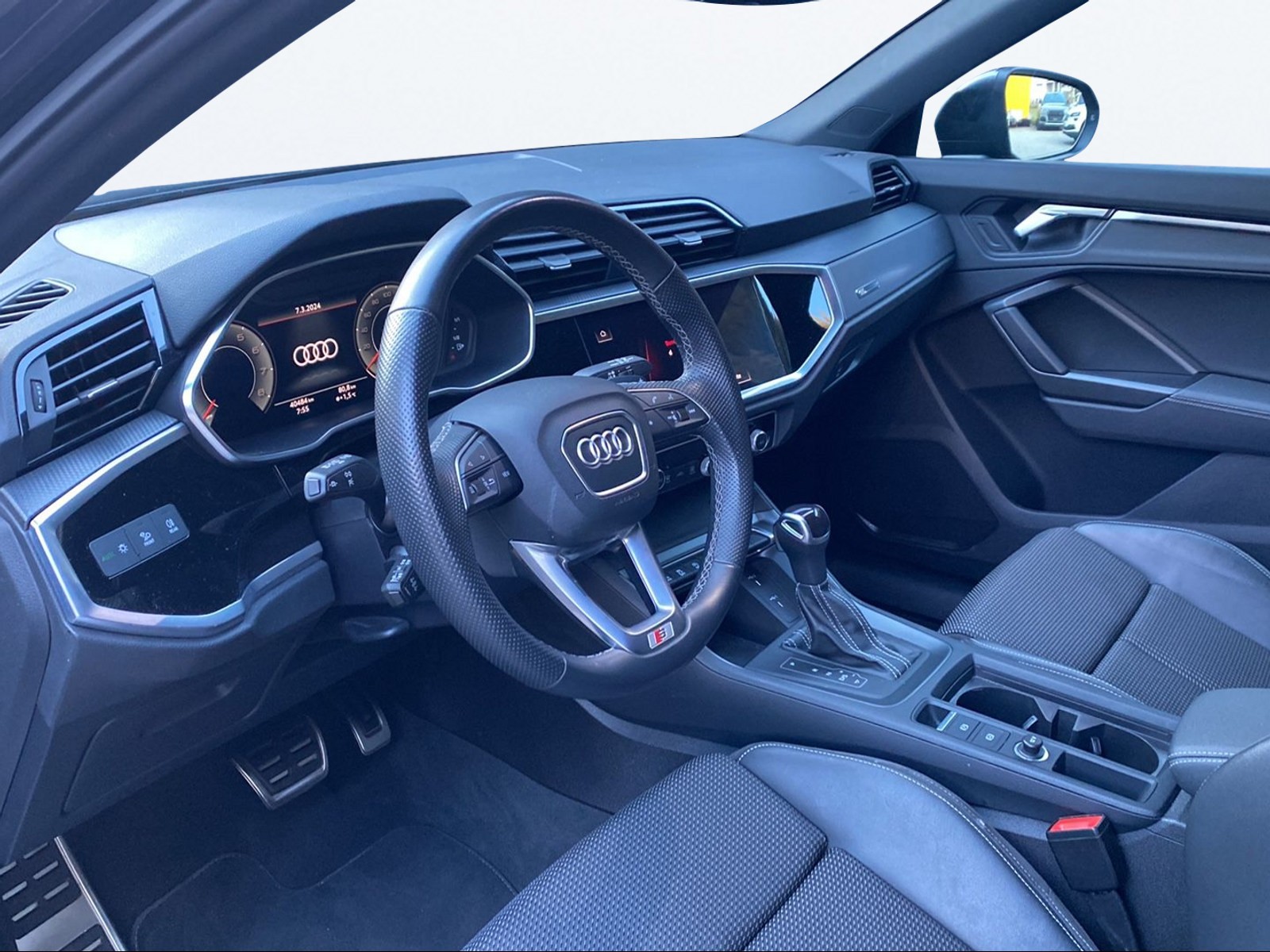 AUDI Q3 Sportback 35 TFSI S line S-tronic-image-11