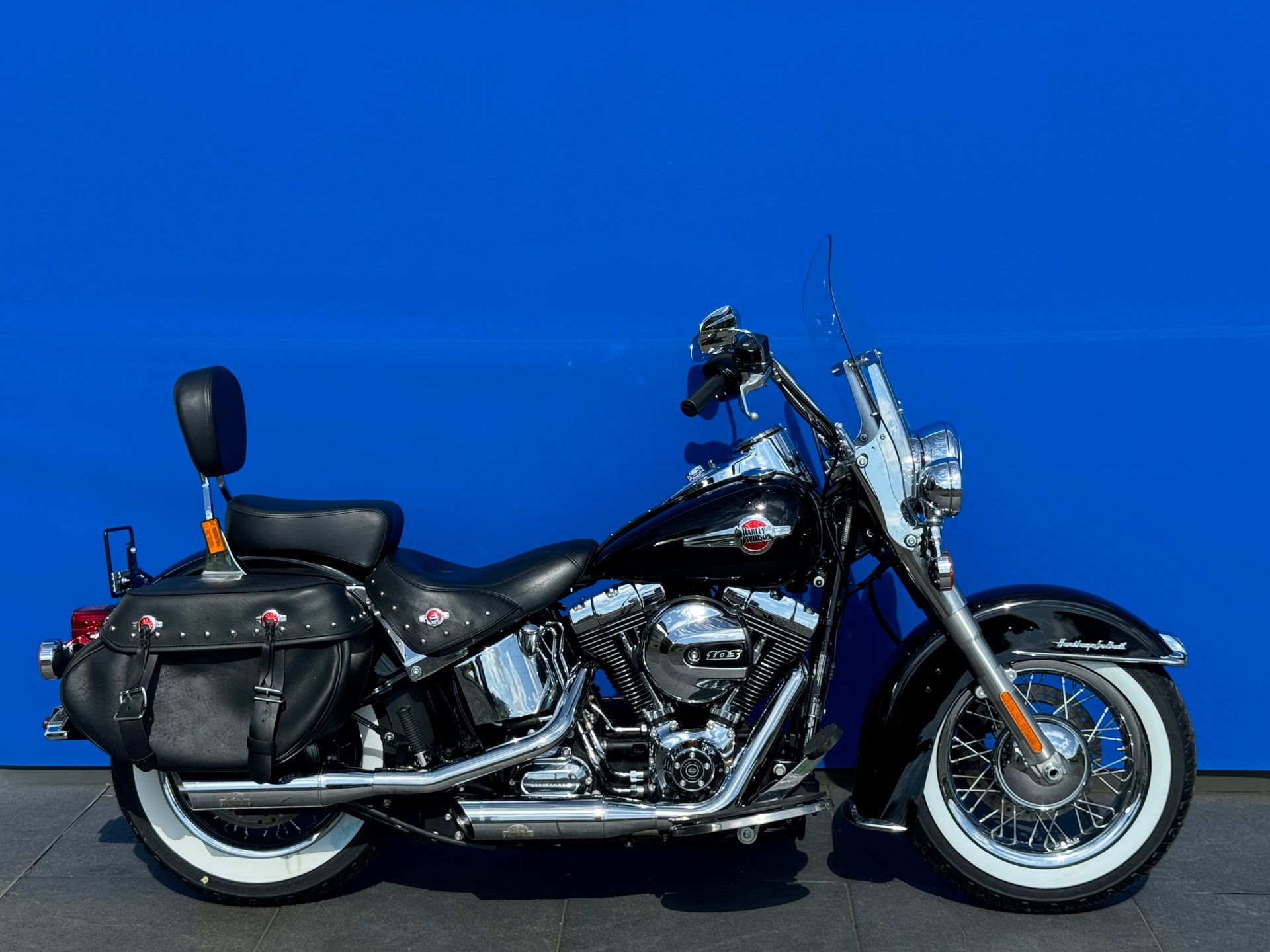 HARLEY-DAVIDSON FLSTC Softail Heritage Classic ABS-showroom-element-1