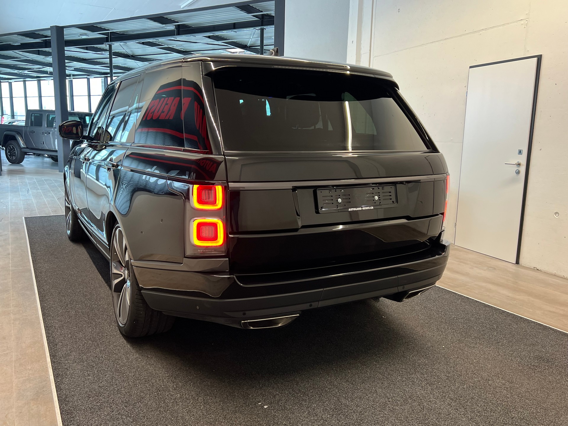 LAND ROVER Range Rover 5.0 V8 S/C SV AB Dynamic Automatic-image-6