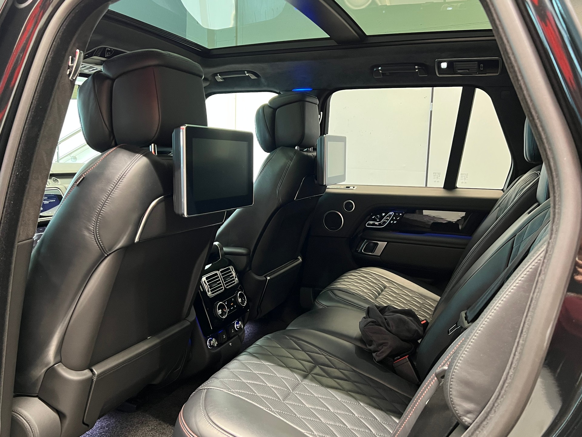 LAND ROVER Range Rover 5.0 V8 S/C SV AB Dynamic Automatic-image-17