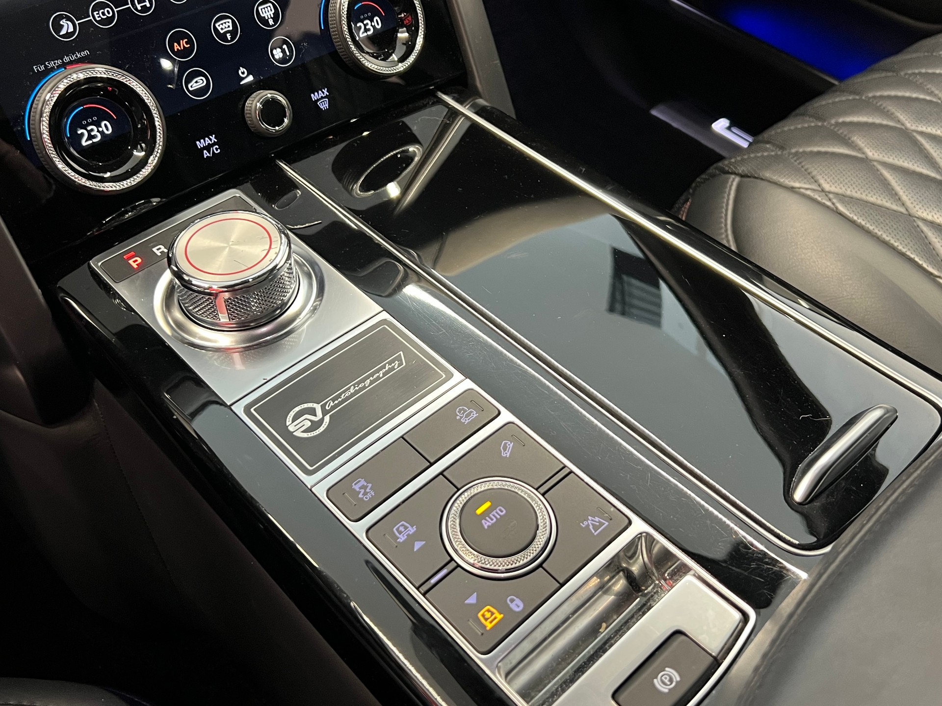 LAND ROVER Range Rover 5.0 V8 S/C SV AB Dynamic Automatic-image-25