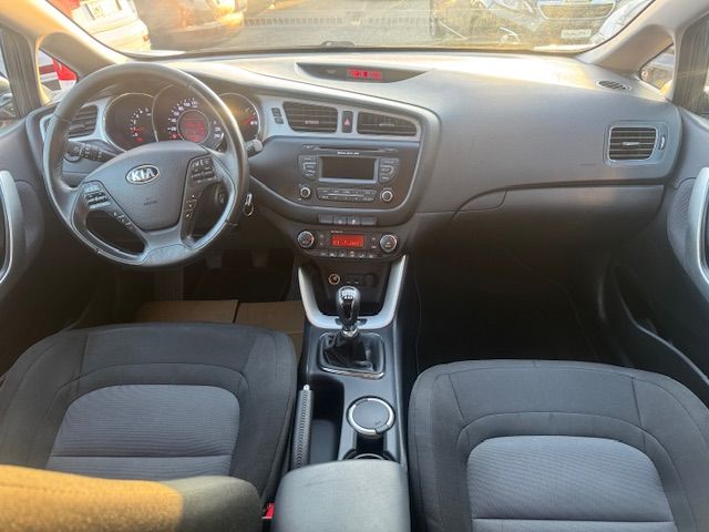 KIA Cee'd Sportswagon 1.6 CRDi Style-image-6
