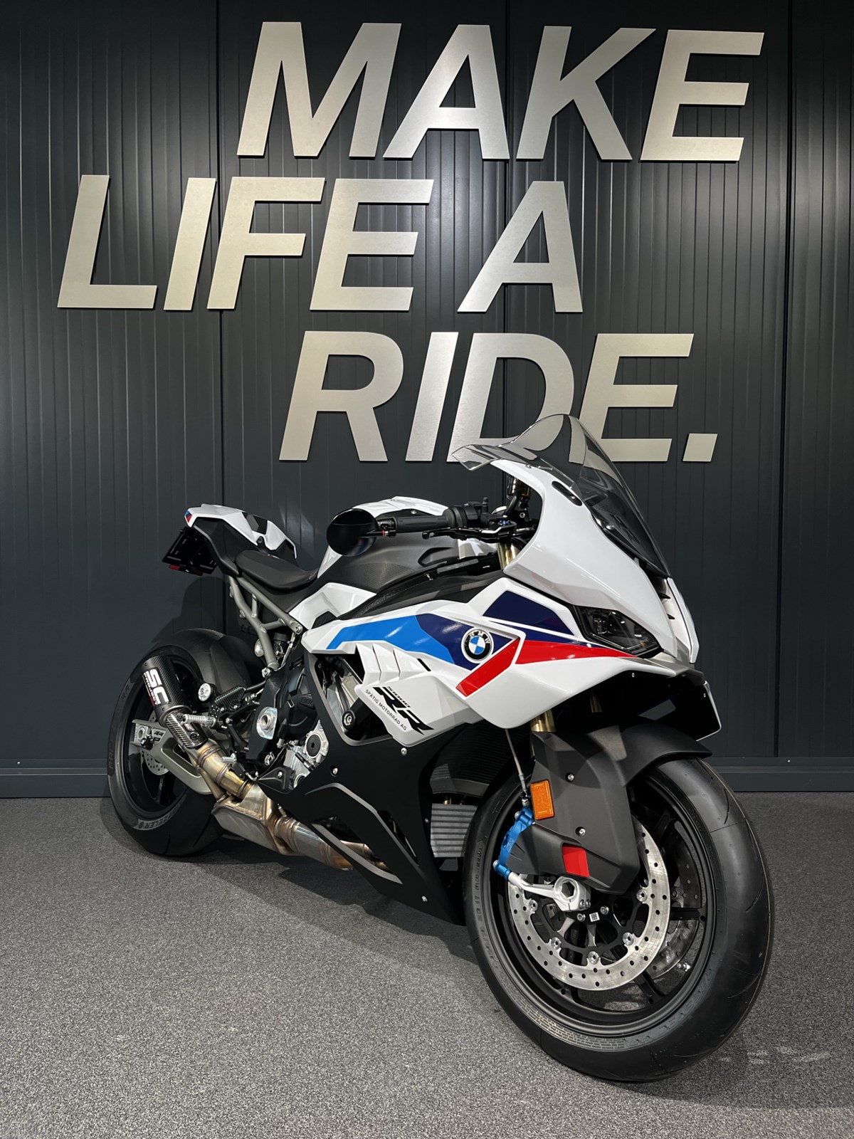 BMW S 1000 RR M Spätig-Umbau-showroom-element-1