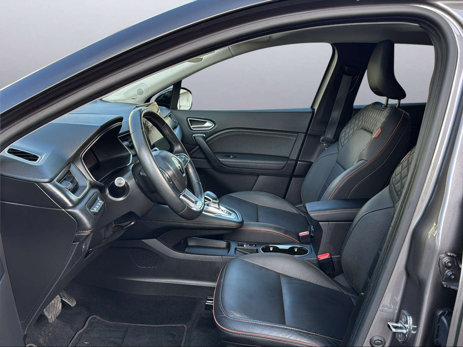 RENAULT Captur 1.6 E-Tech Plug-in Initiale-image-4