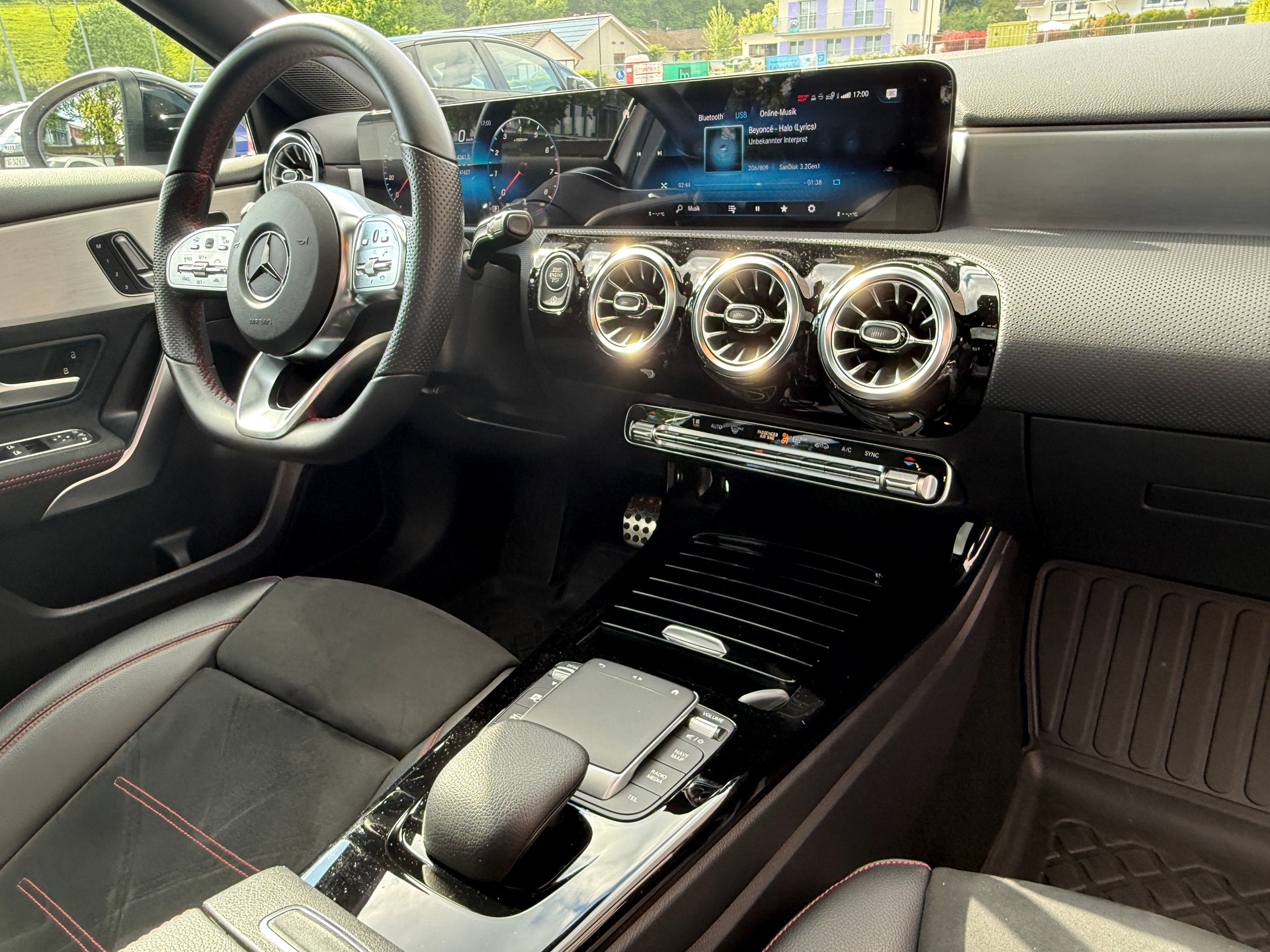 MERCEDES-BENZ A 250 AMG Limisine Line 7G-DCT-image-8