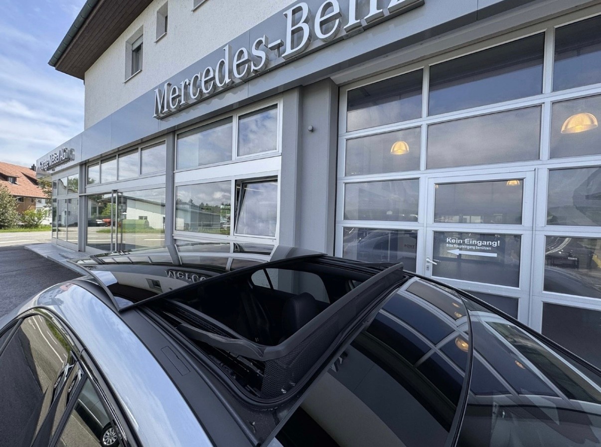 MERCEDES-BENZ A 250 AMG Limisine Line 7G-DCT-image-4