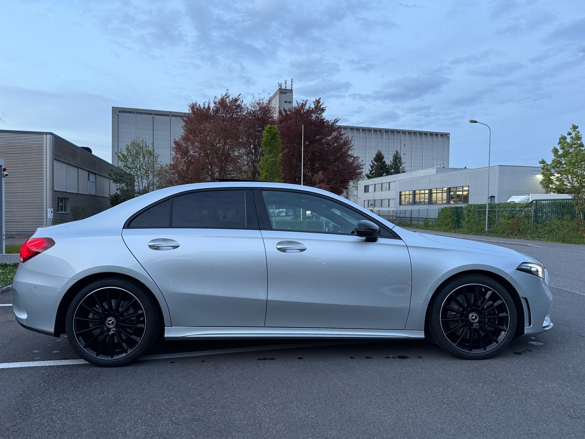 MERCEDES-BENZ A 250 AMG Limisine Line 7G-DCT-image-7